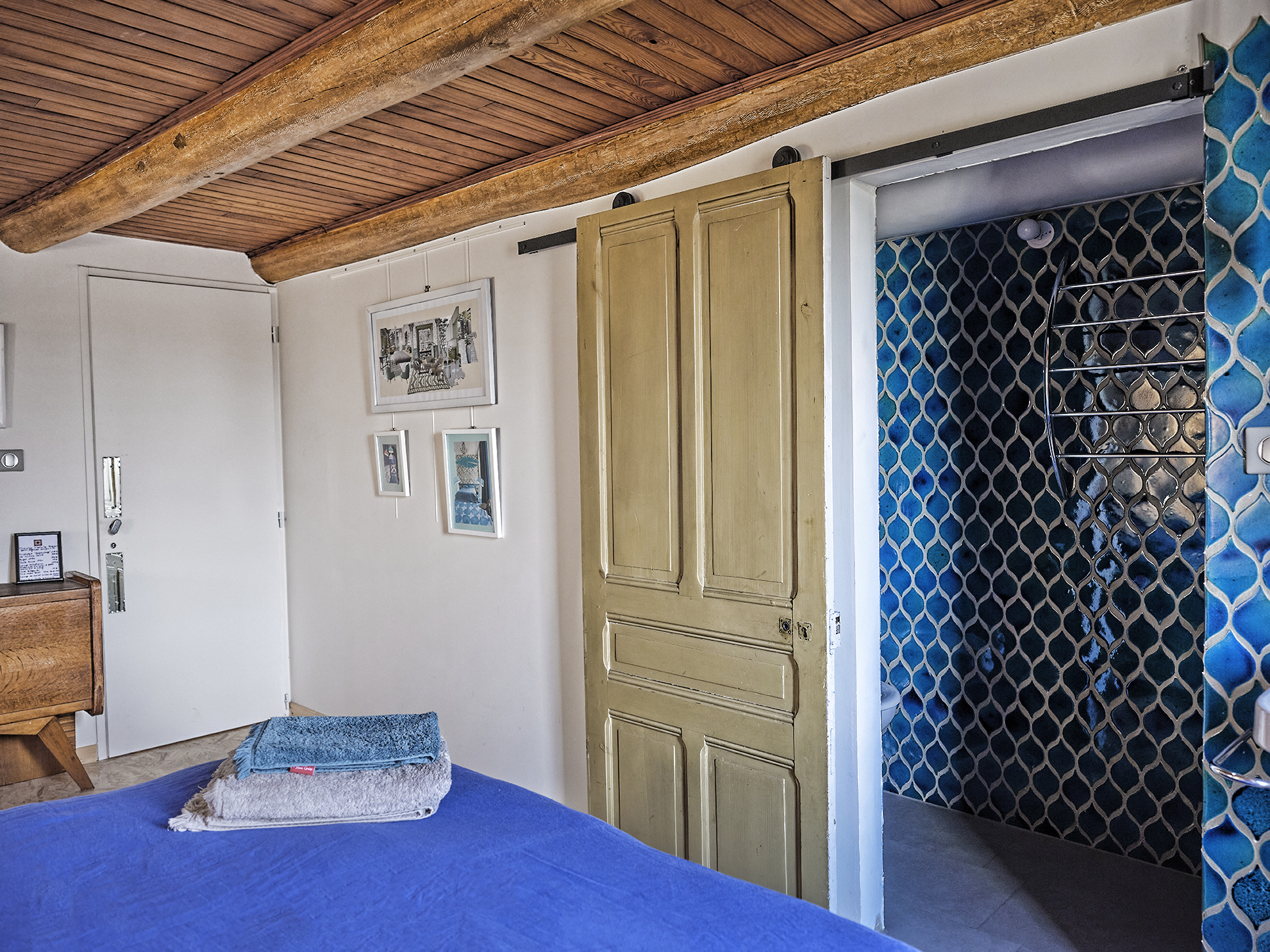 Chambres d'hôtes et galerie d'Art,  petite restauration