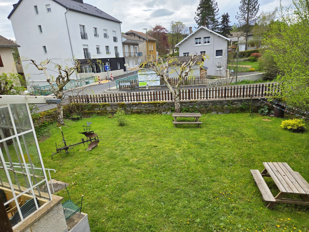 Maison de village sur jardin