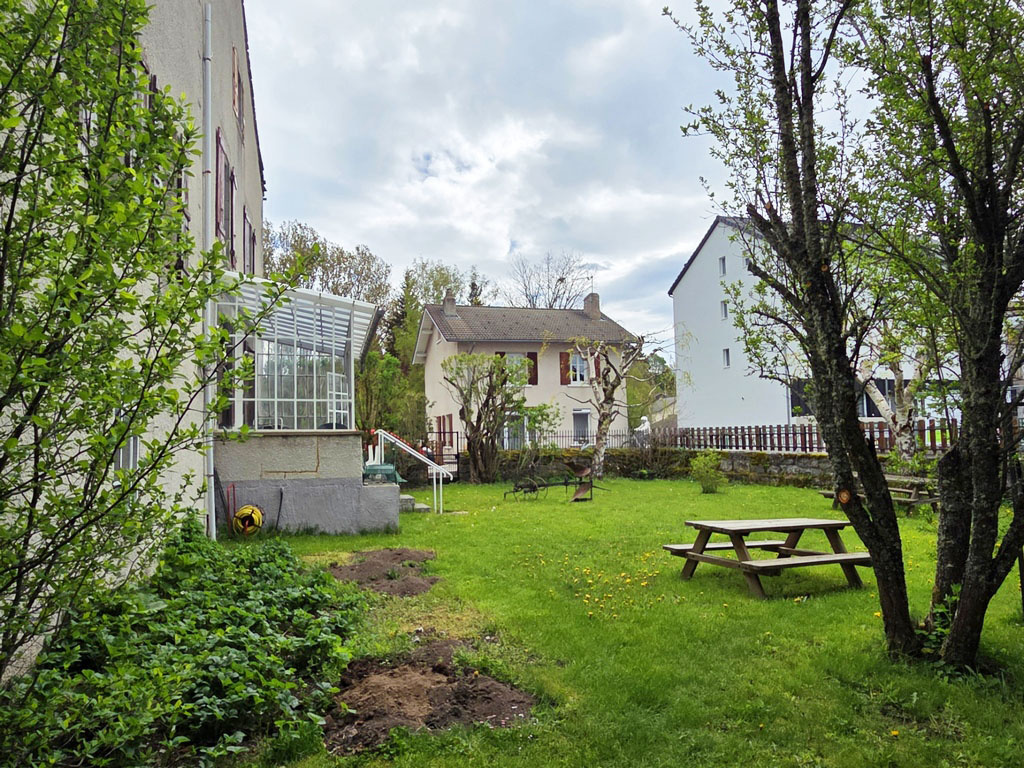 Maison de village sur jardin