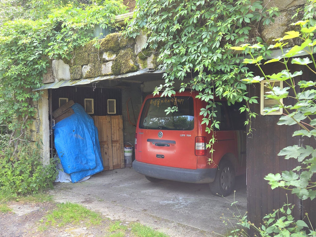 Petite maison en pierre dans campagne de St Pierre Eynac