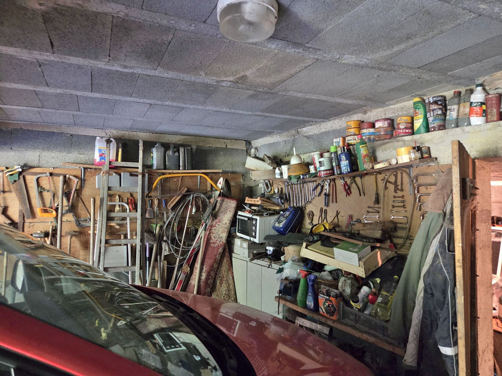 Petite maison en pierre dans campagne de St Pierre Eynac