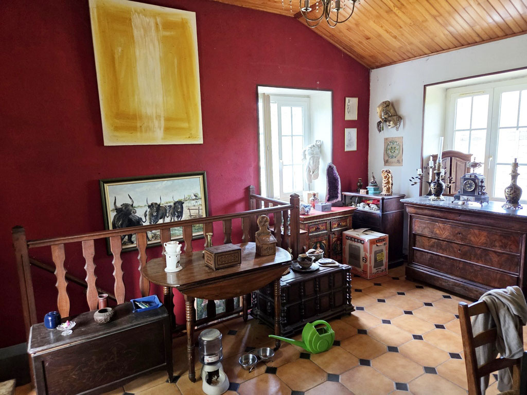 Petite maison en pierre dans campagne de St Pierre Eynac