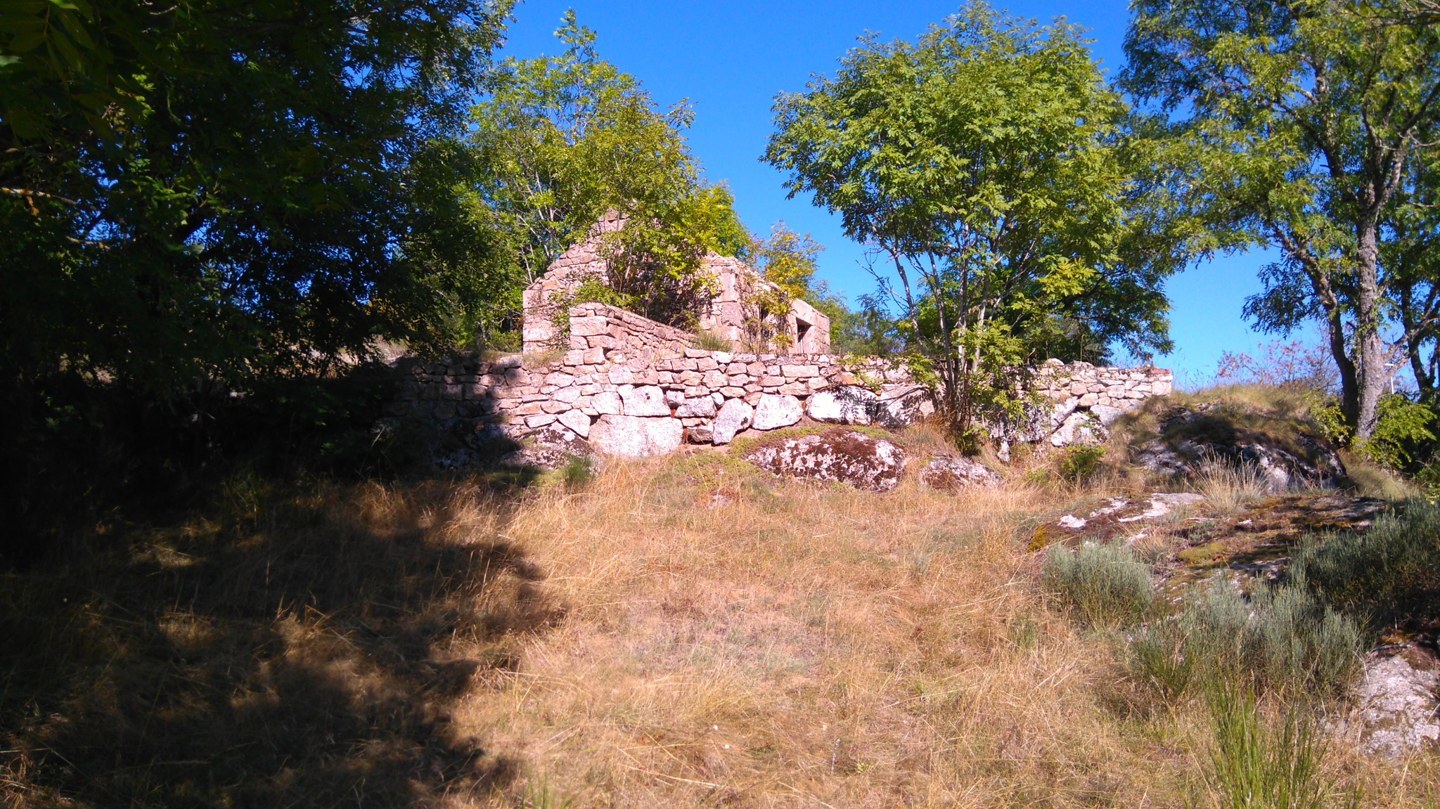 Joli terrain constructible, proche du Lac de Naussac