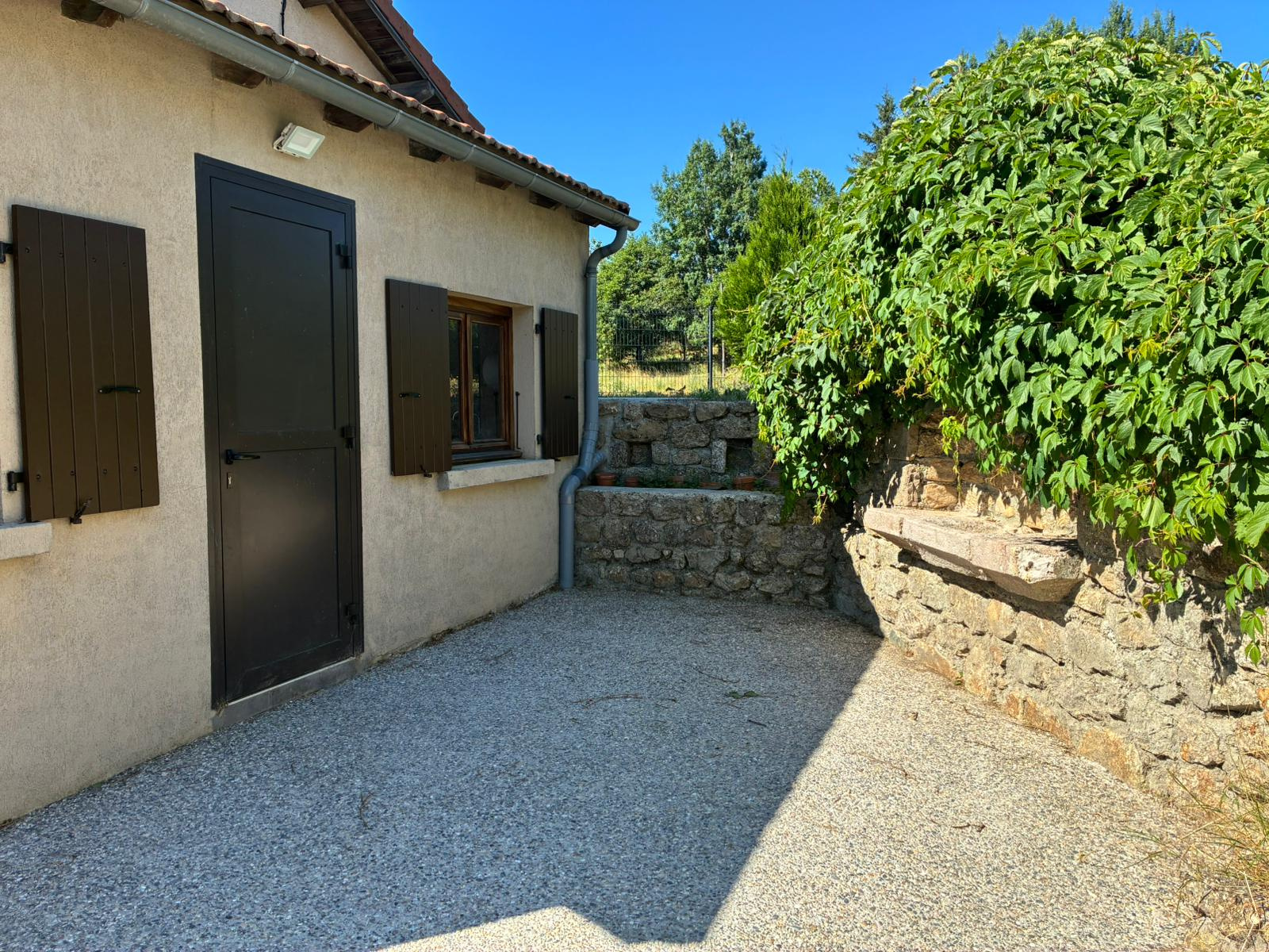 Jolie villa avec terrain