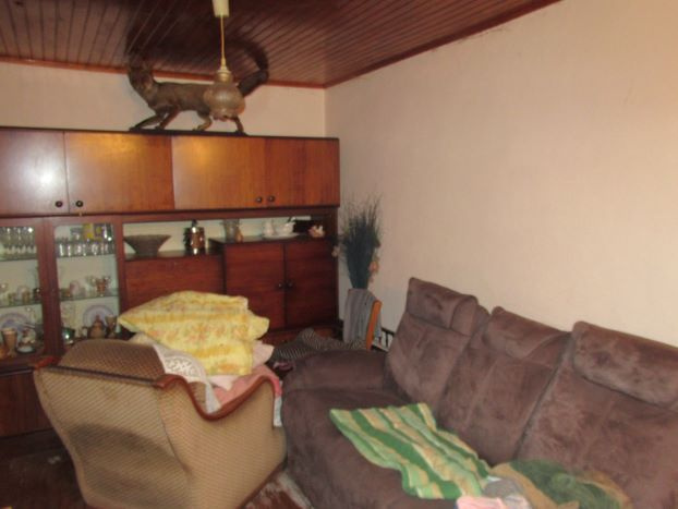 Ancienne ferme avec toiture en bon état