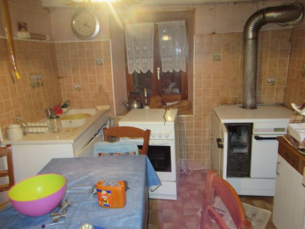 Ancienne ferme avec toiture en bon état