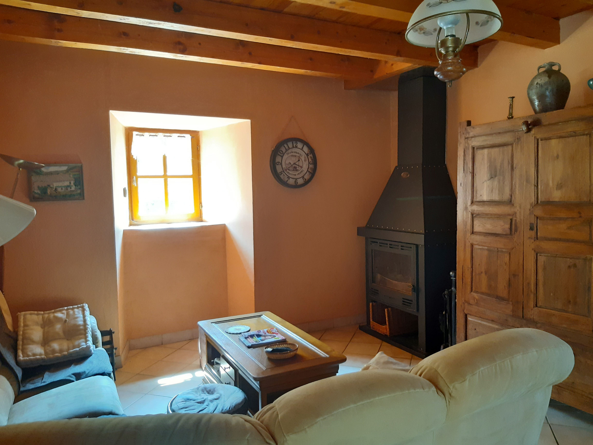 Jolie ferme indépendante avec 2 200 m2 de terrain attenant