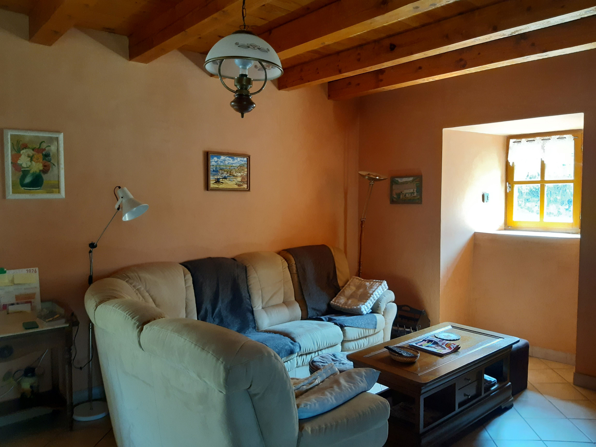 Jolie ferme indépendante avec 2 200 m2 de terrain attenant