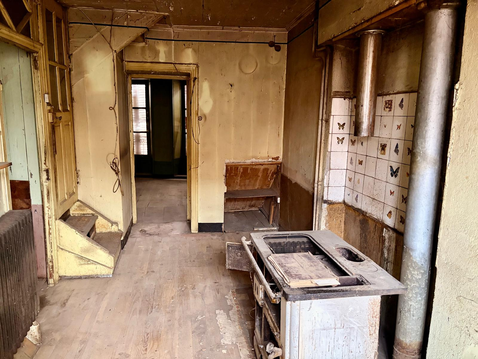 Joli immeuble à rénover avec local commercial