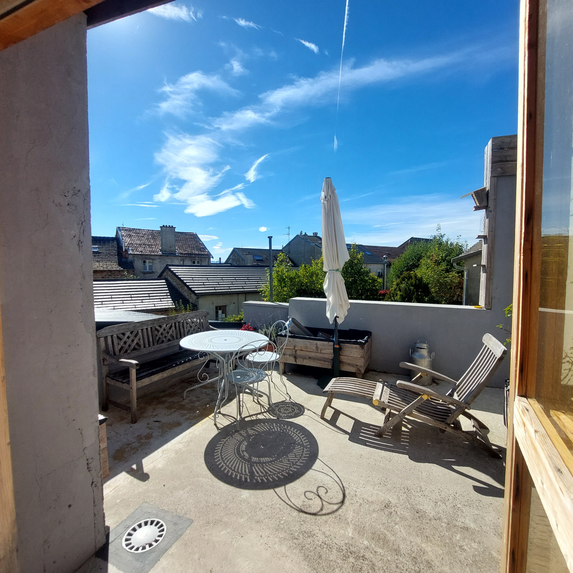 SAINT-AGRÈVE CENTRE Maison de village de 97 m2 avec 4 chambres, terrasse et grand garage de 72 m2 !