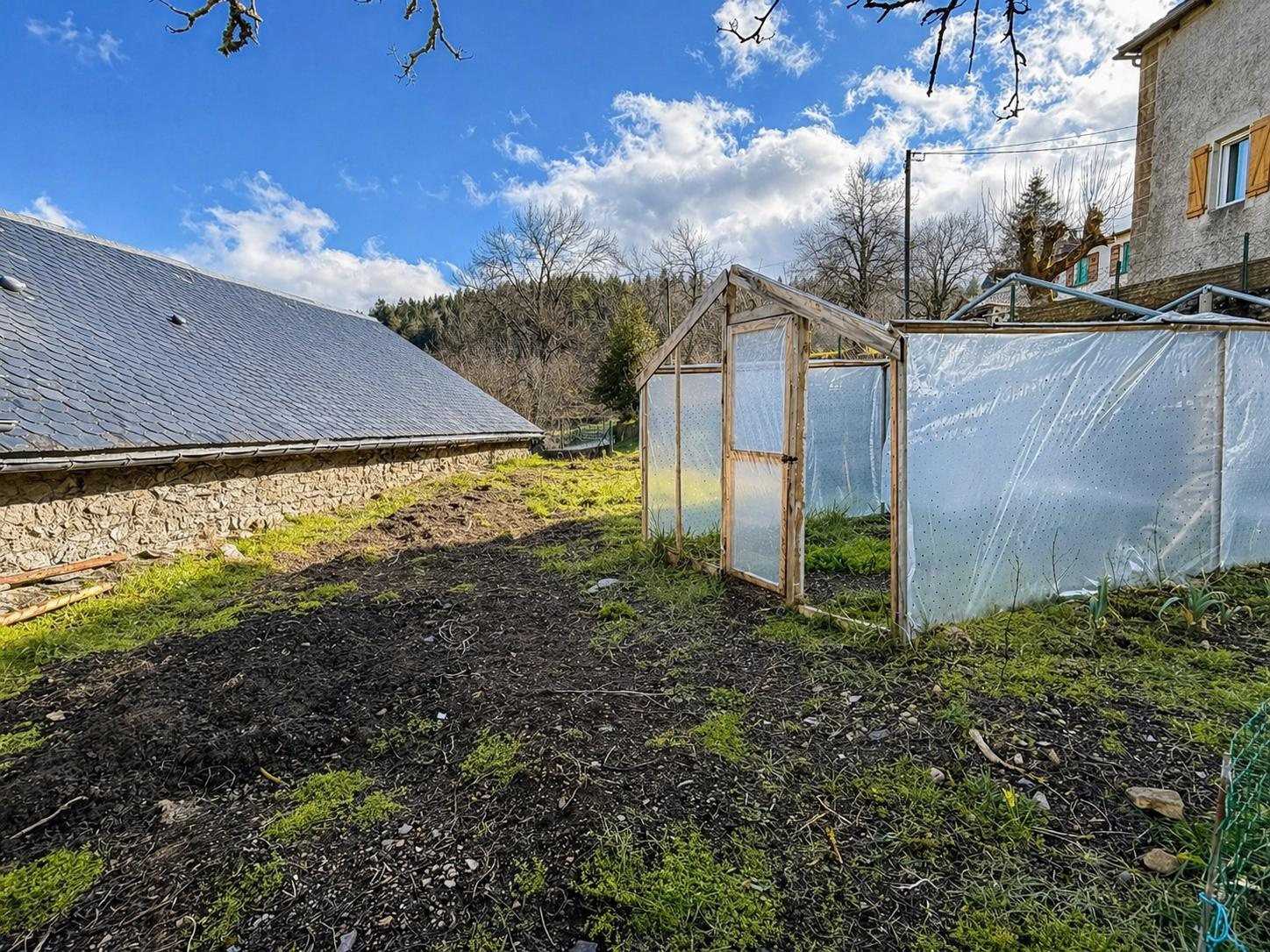 Jolie maison avec terrain attenant