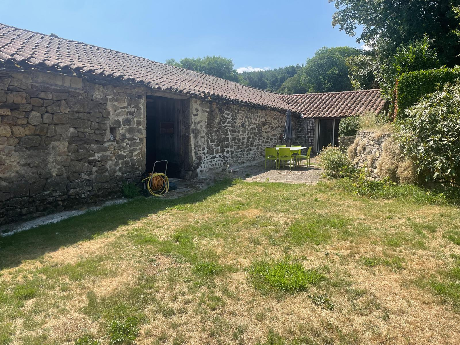 Ancienne ferme joliment restaurée avec 1000 m2 de terrain