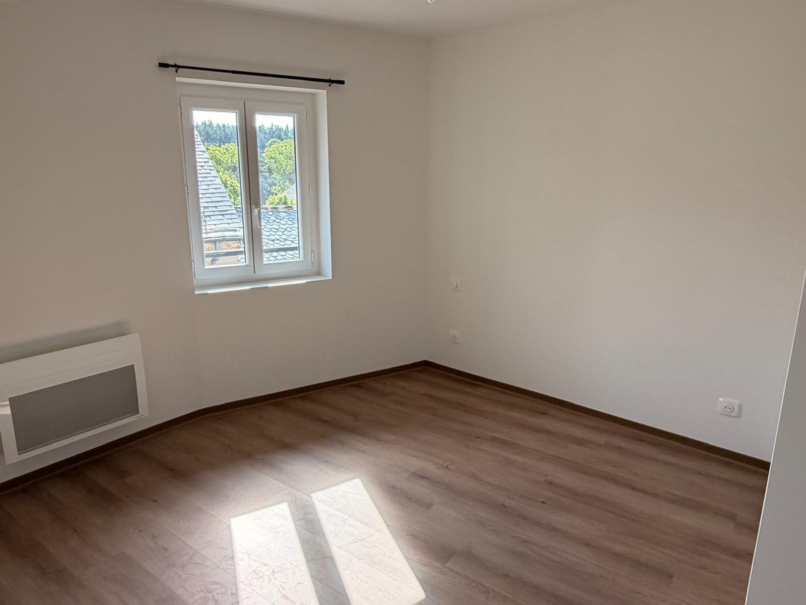 Appartement T4 rénové Centre de Grandrieu Disponible immédiatement