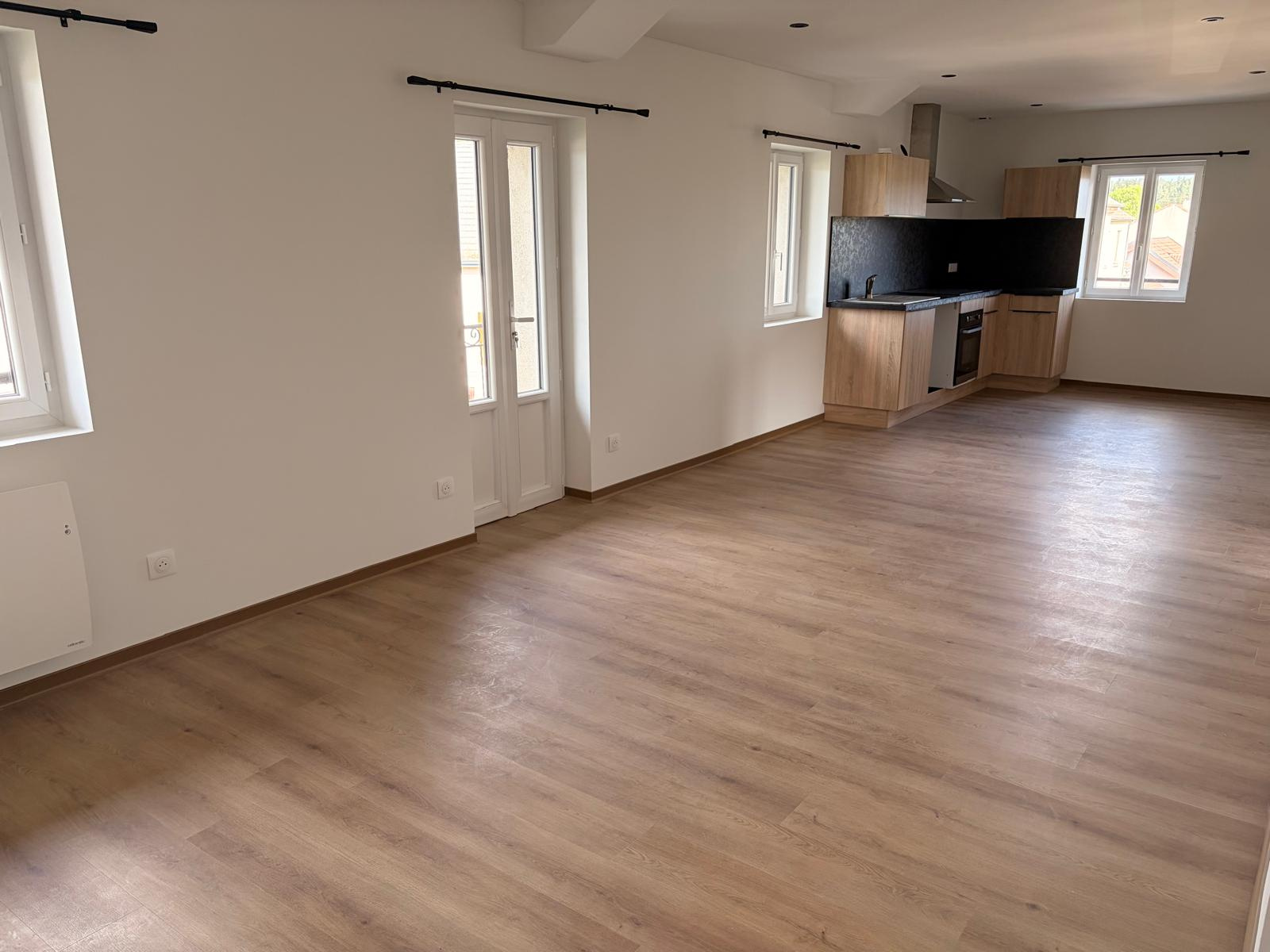 Appartement T4 rénové Centre de Grandrieu Disponible immédiatement