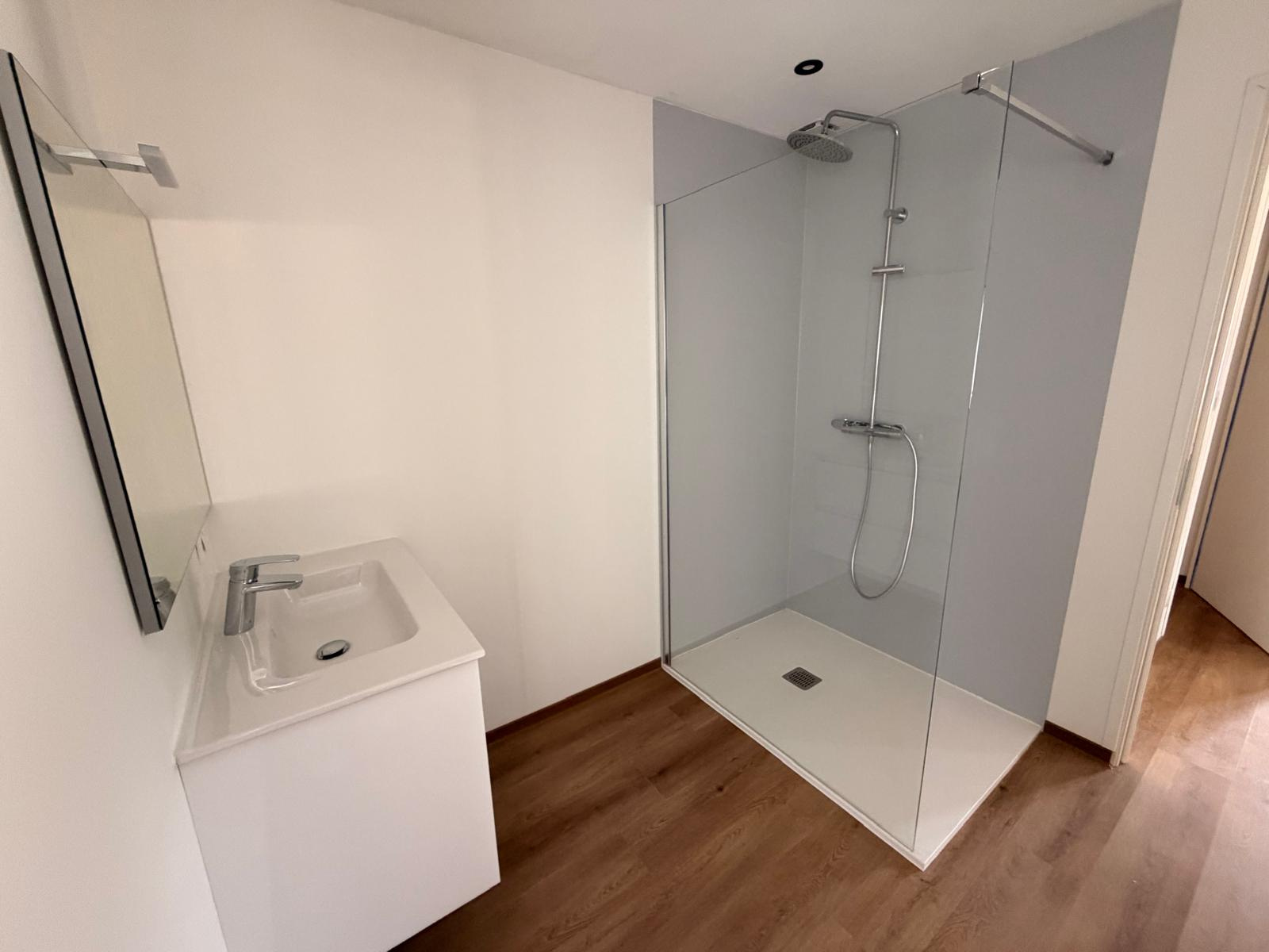 Appartement T4 rénové Centre de Grandrieu Disponible immédiatement