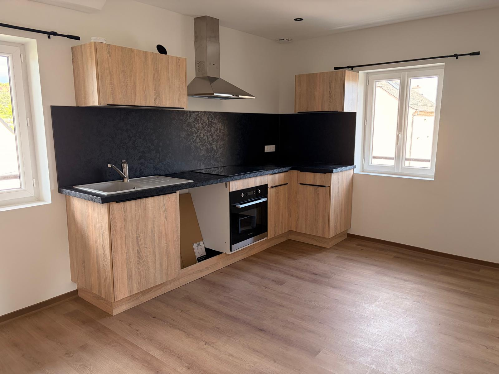 Appartement T4 rénové Centre de Grandrieu Disponible immédiatement