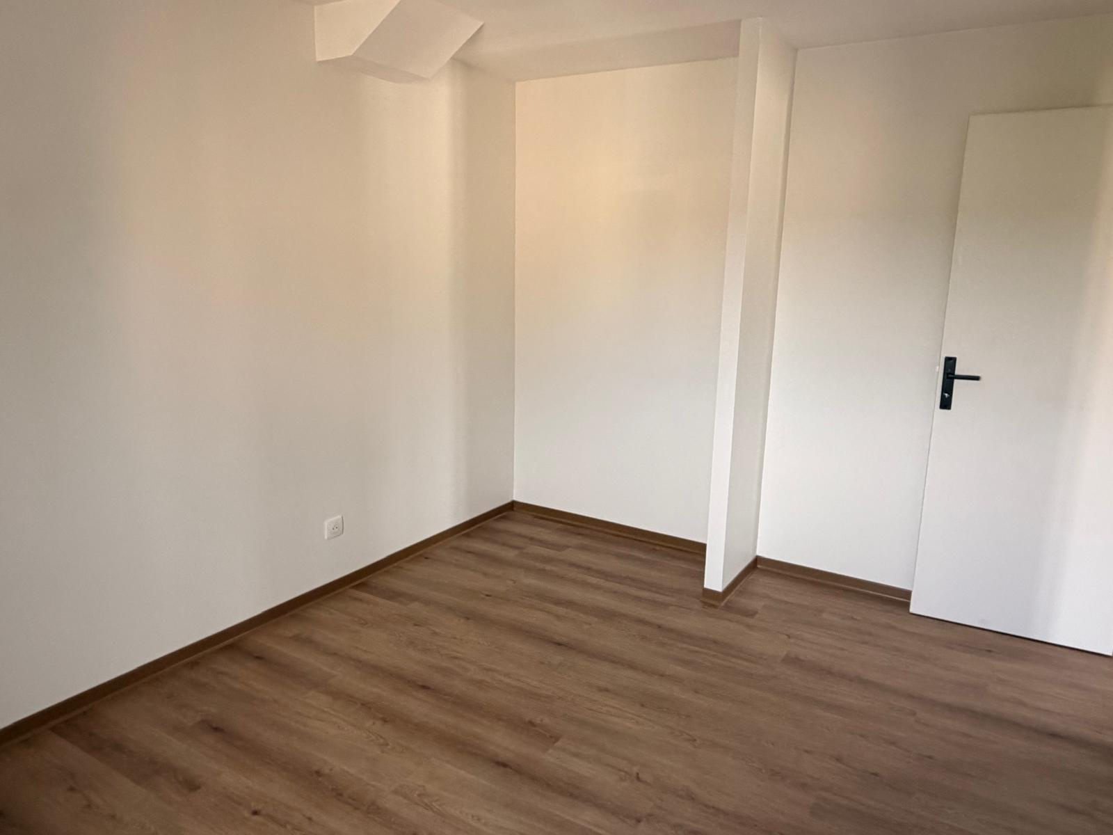 Appartement T4 rénové Centre de Grandrieu Disponible immédiatement