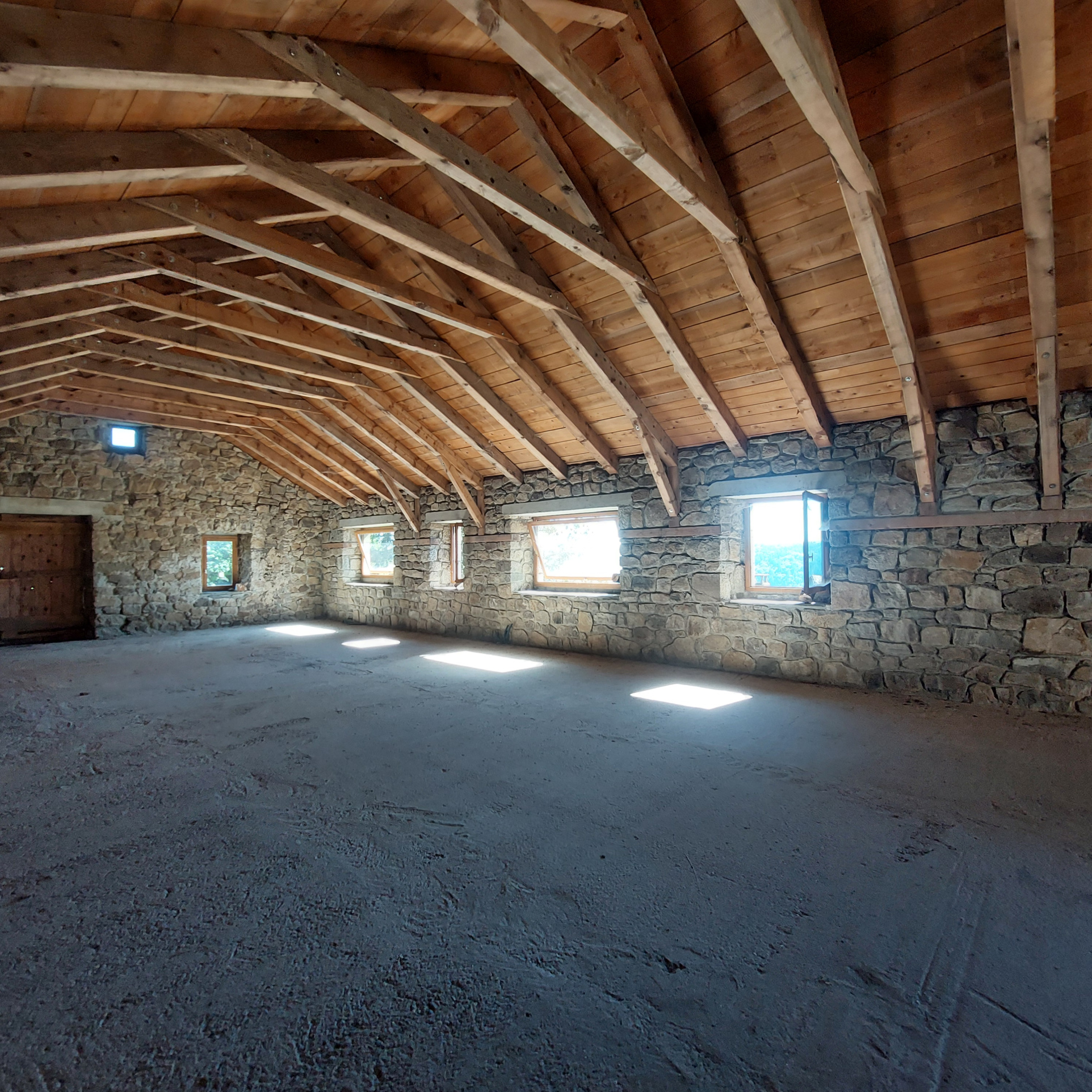 Domaine d’Exception de 54 Hectares au Cœur du Parc Régional des Monts d’Ardèche