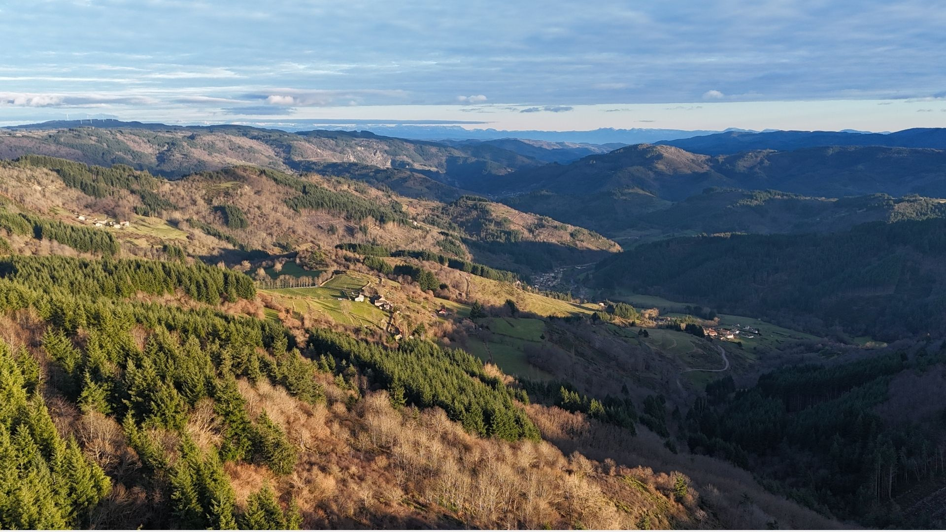 Domaine d’Exception de 54 Hectares au Cœur du Parc Régional des Monts d’Ardèche