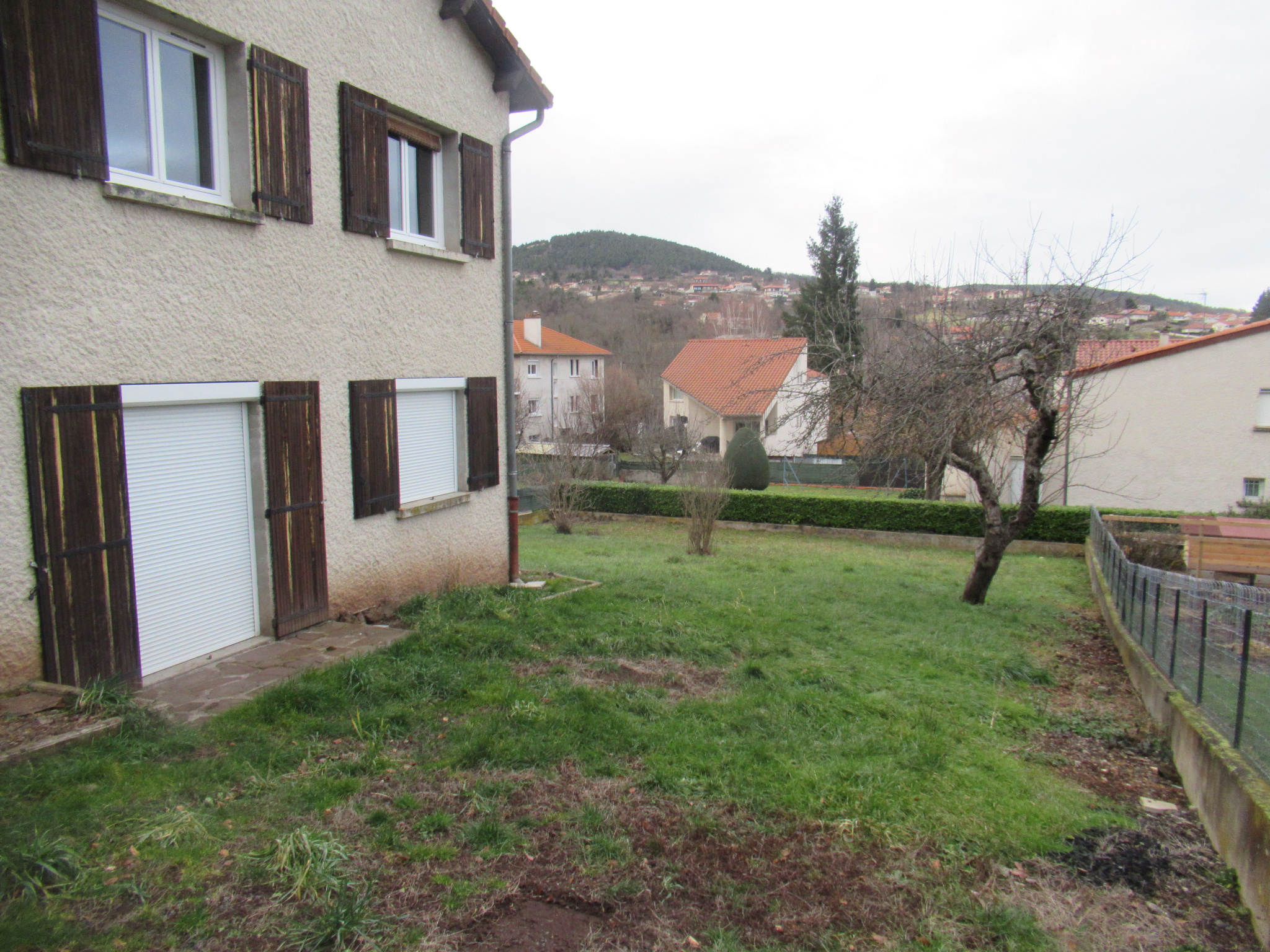 Villa avec 600 m2 de terrain attenant