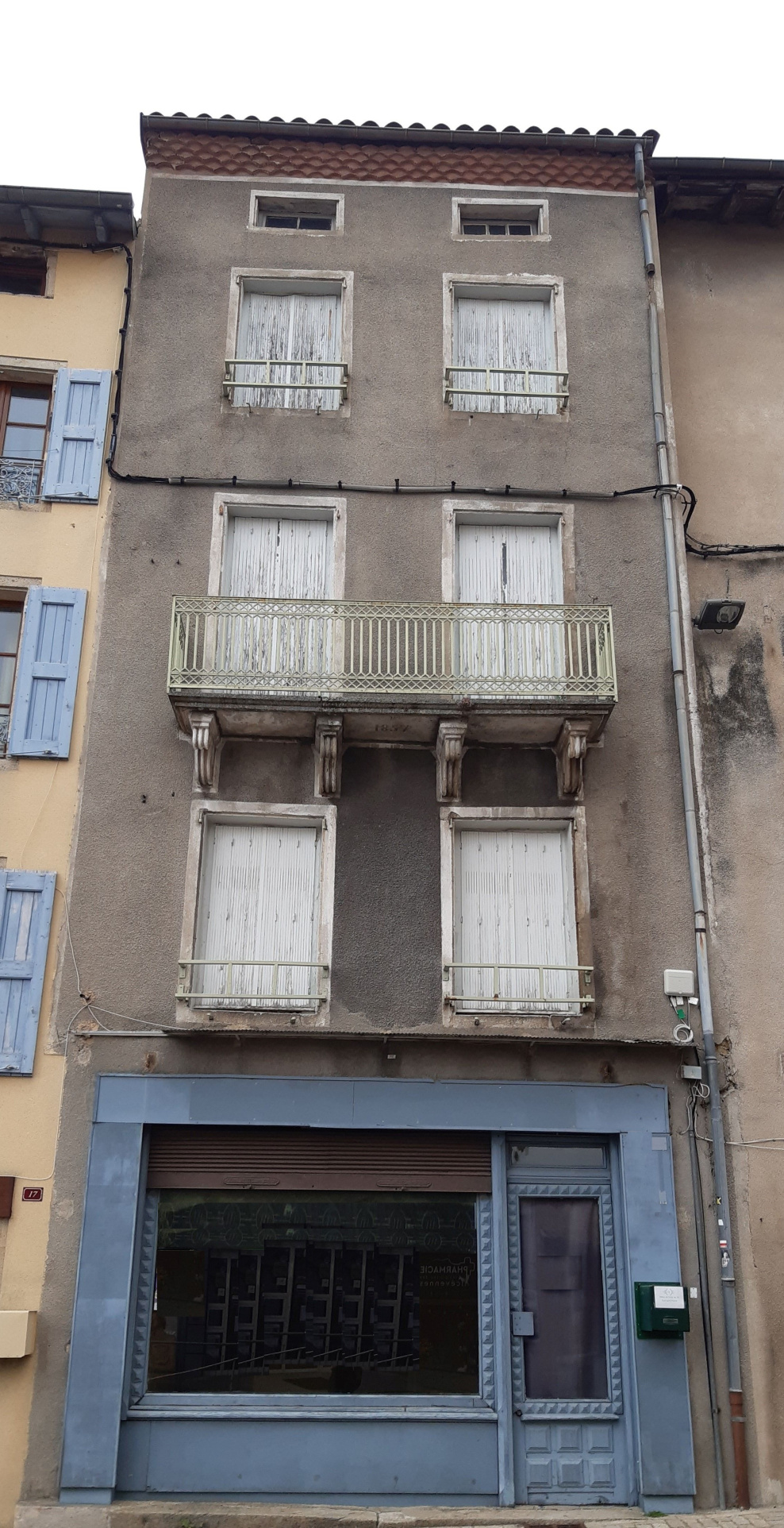 Immeuble avec local commercial