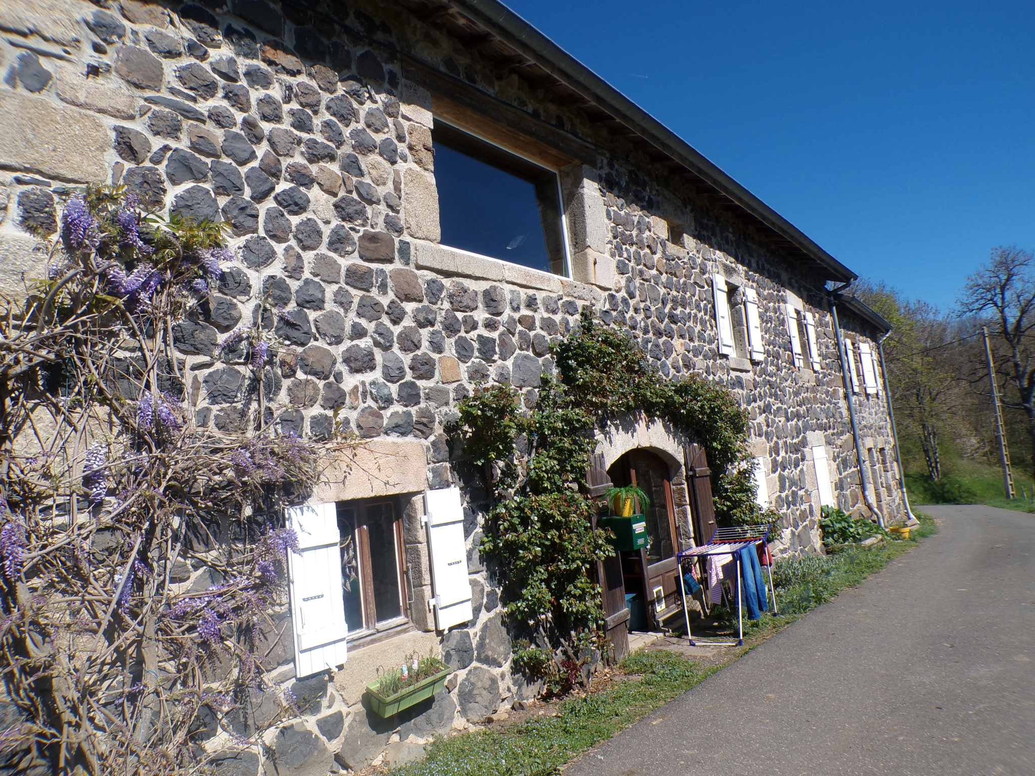 Maison en pierre avec mitoyenneté non gênante