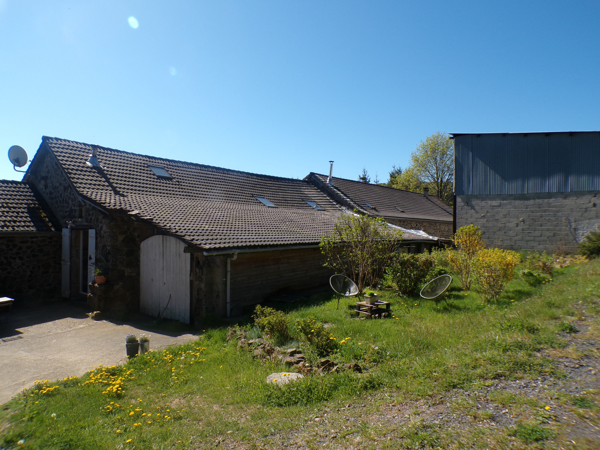 Maison en pierre avec mitoyenneté non gênante