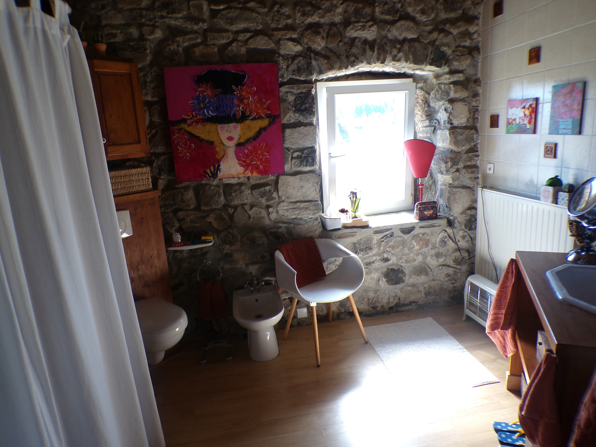 Maison en pierre avec mitoyenneté non gênante