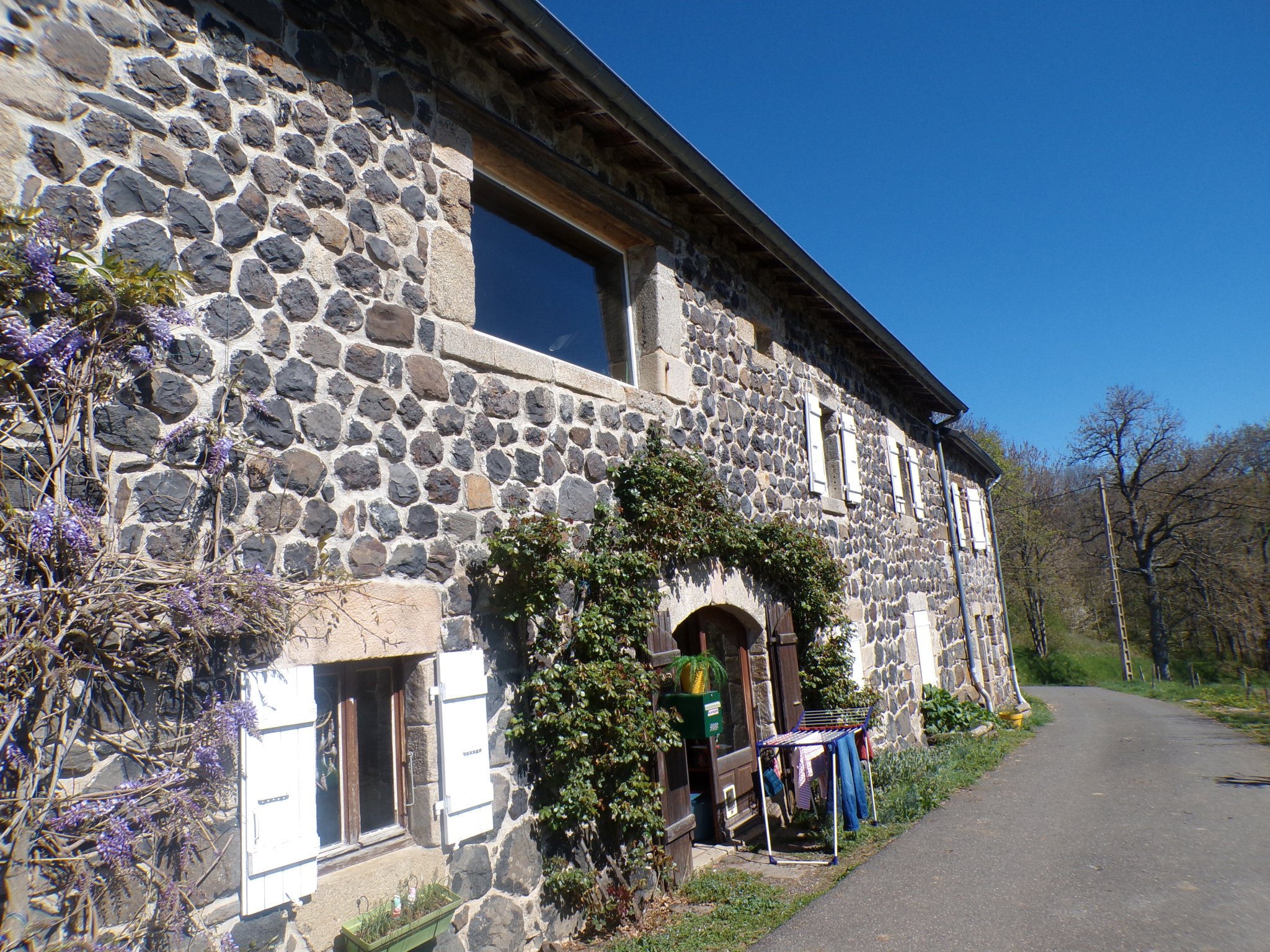 Maison en pierre avec mitoyenneté non gênante