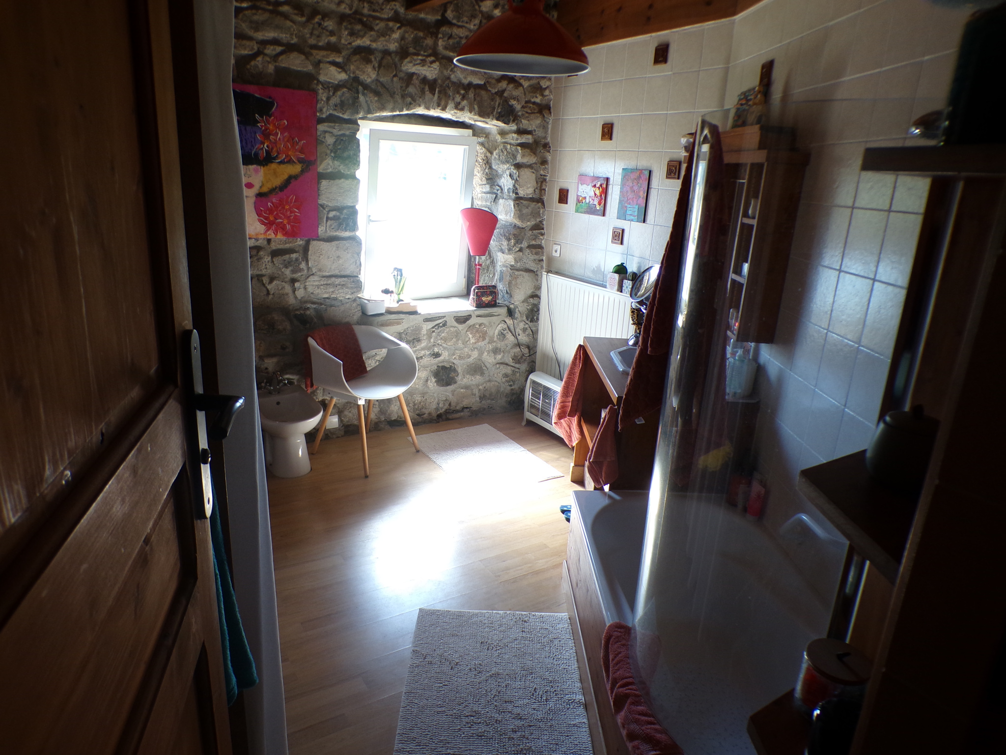 Maison en pierre avec mitoyenneté non gênante