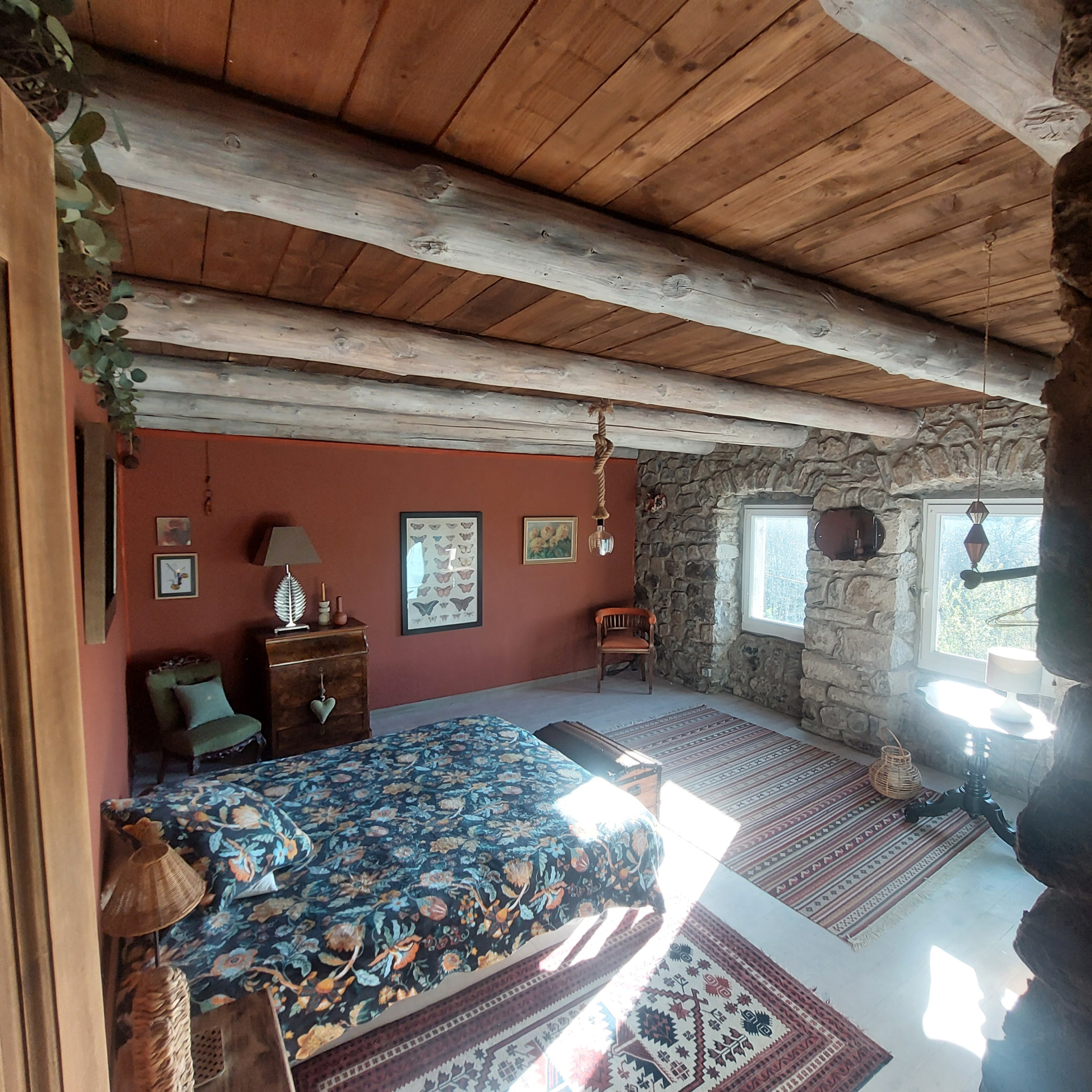 Maison en pierre avec mitoyenneté non gênante