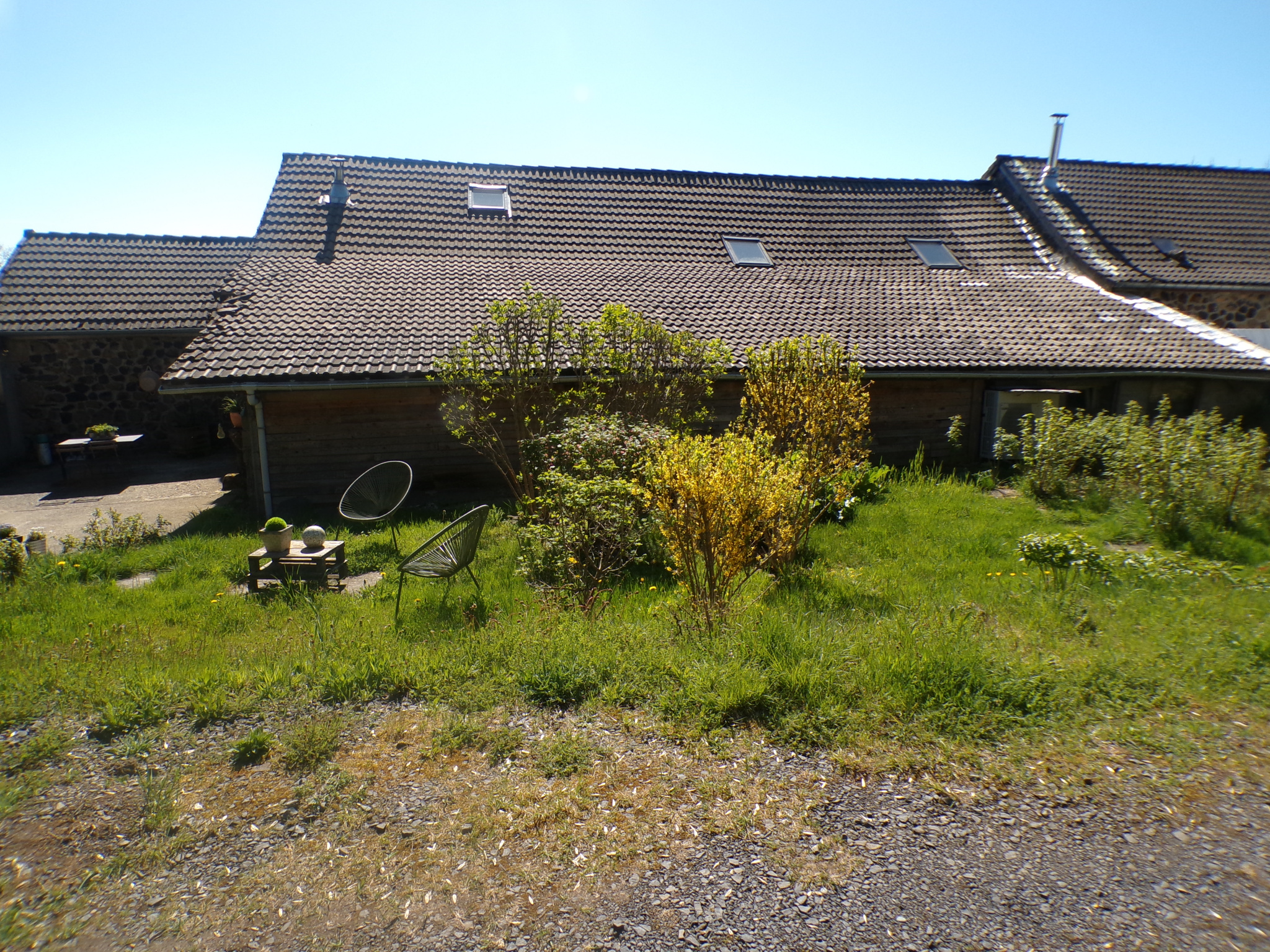 Maison en pierre avec mitoyenneté non gênante
