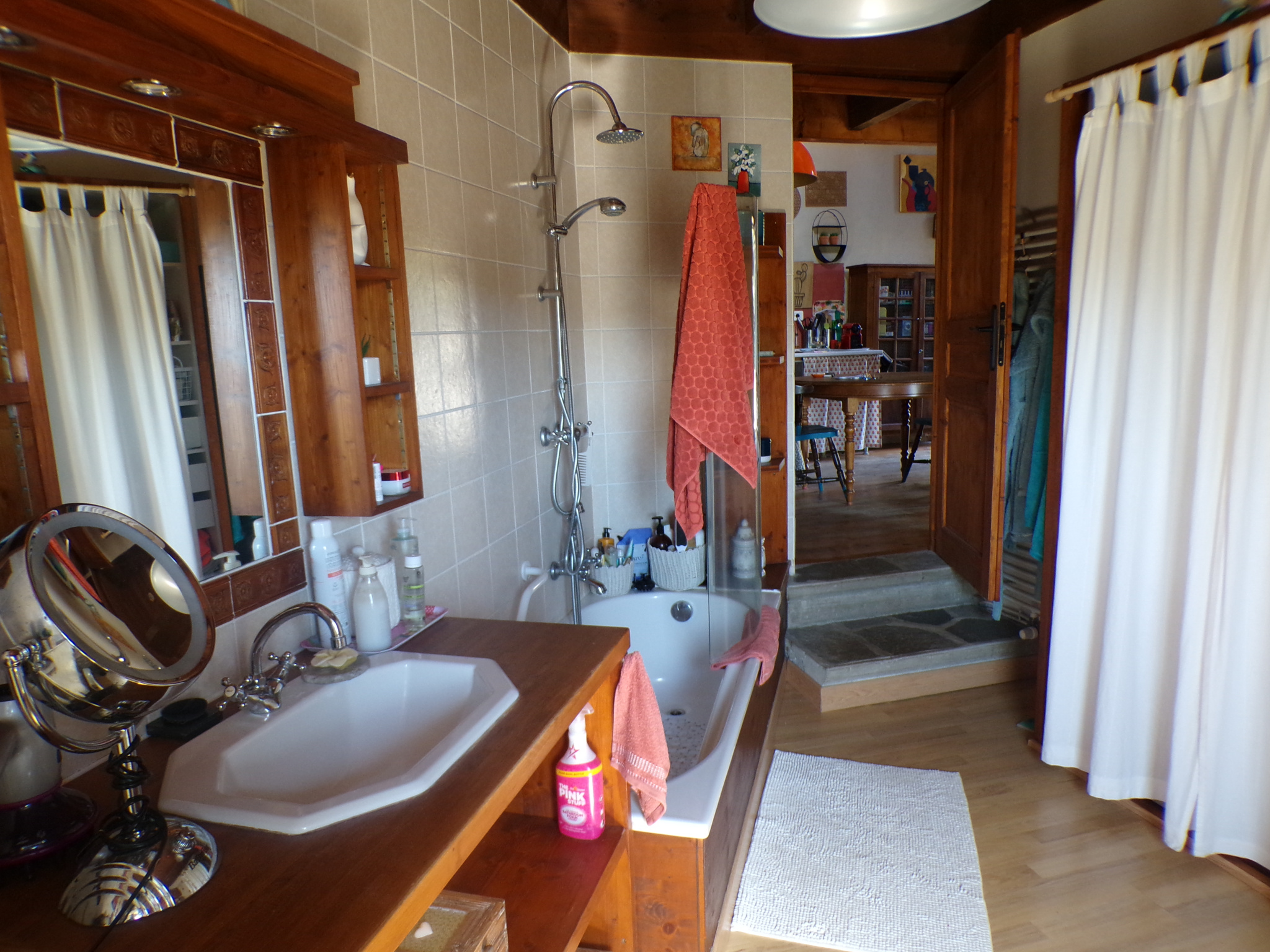 Maison en pierre avec mitoyenneté non gênante