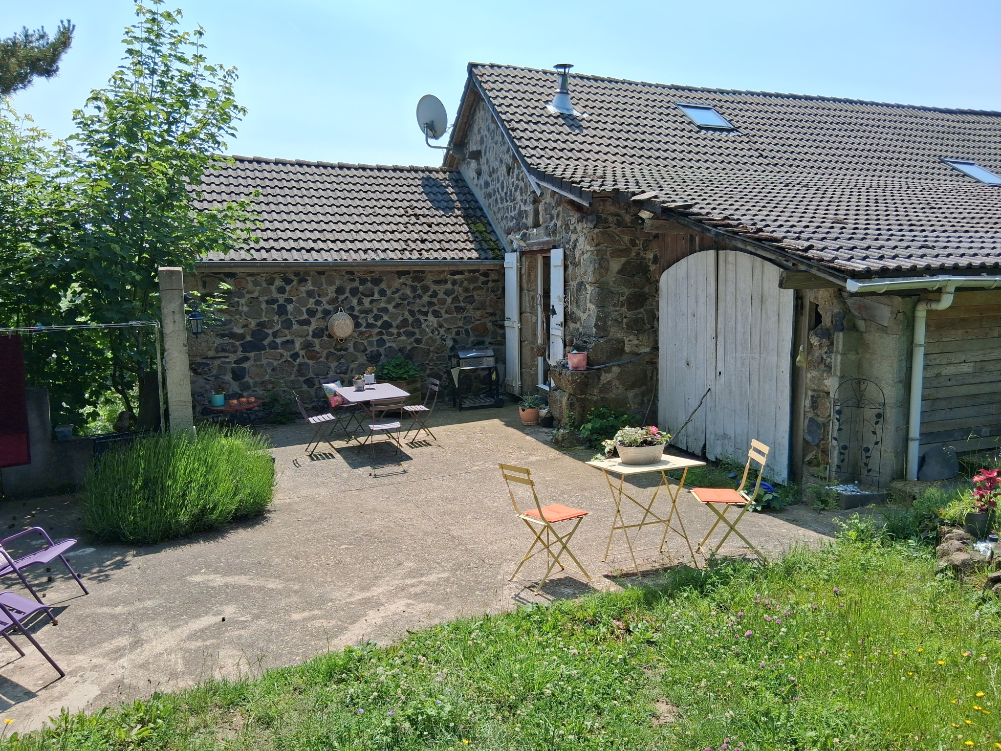 Maison en pierre avec mitoyenneté non gênante
