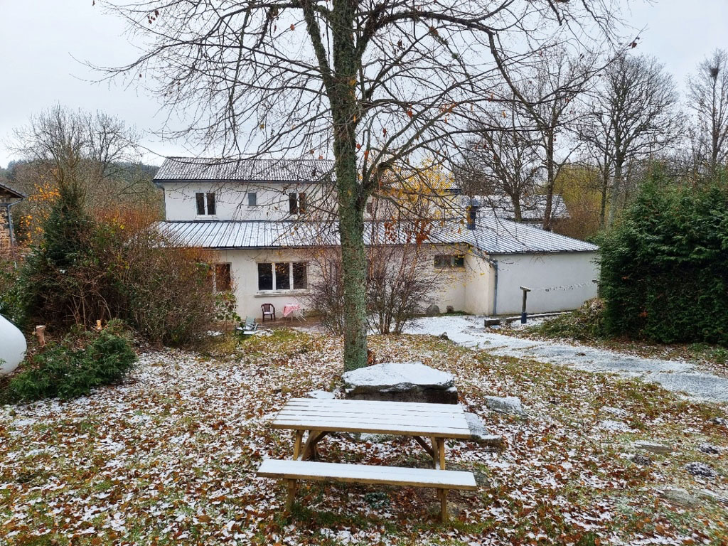 Auberge de campagne murs et fonds avec logement