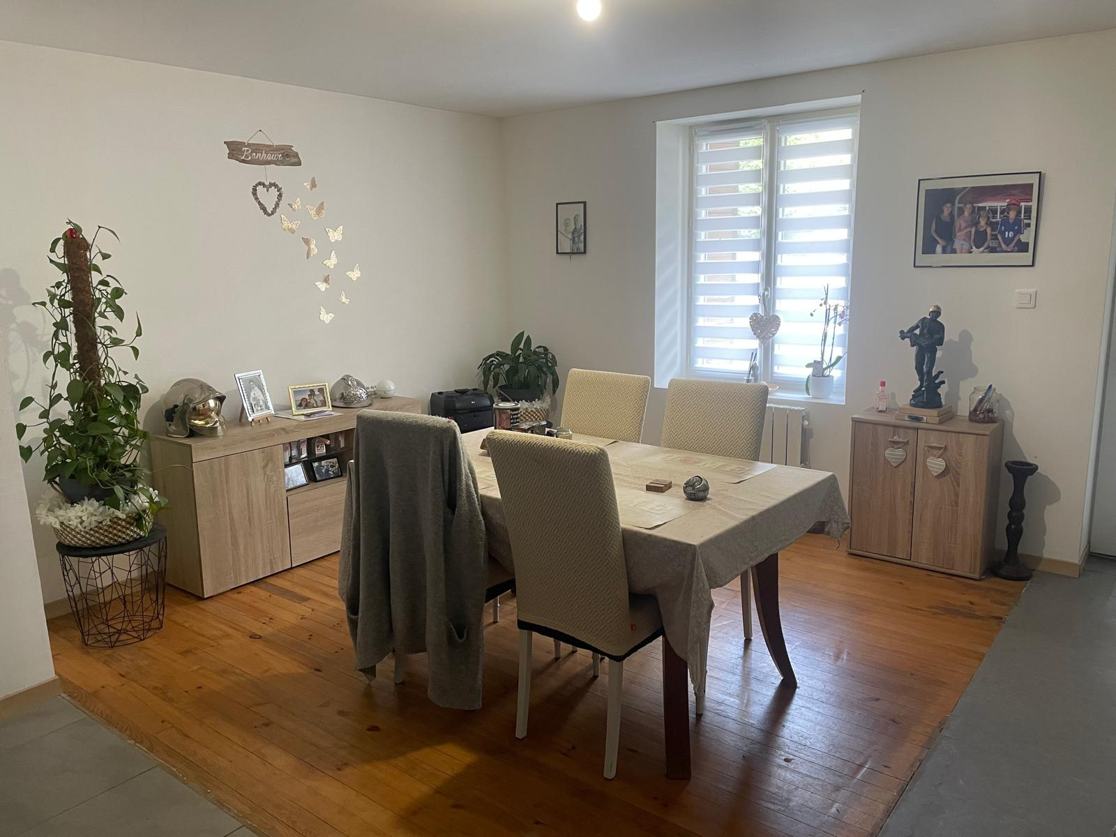 Jolie maison comprenant deux habitations avec terrain attenant