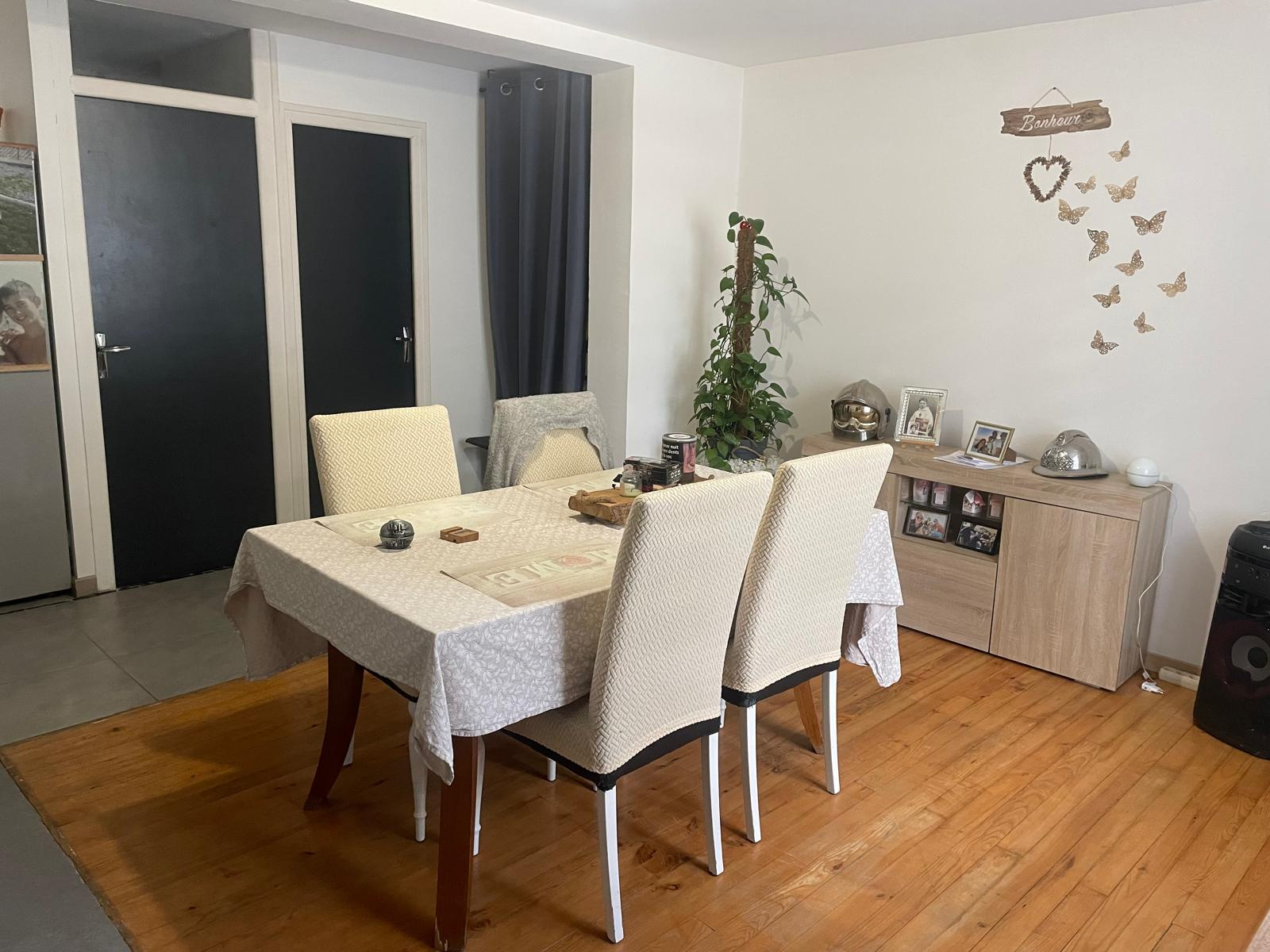 Jolie maison comprenant deux habitations avec terrain attenant