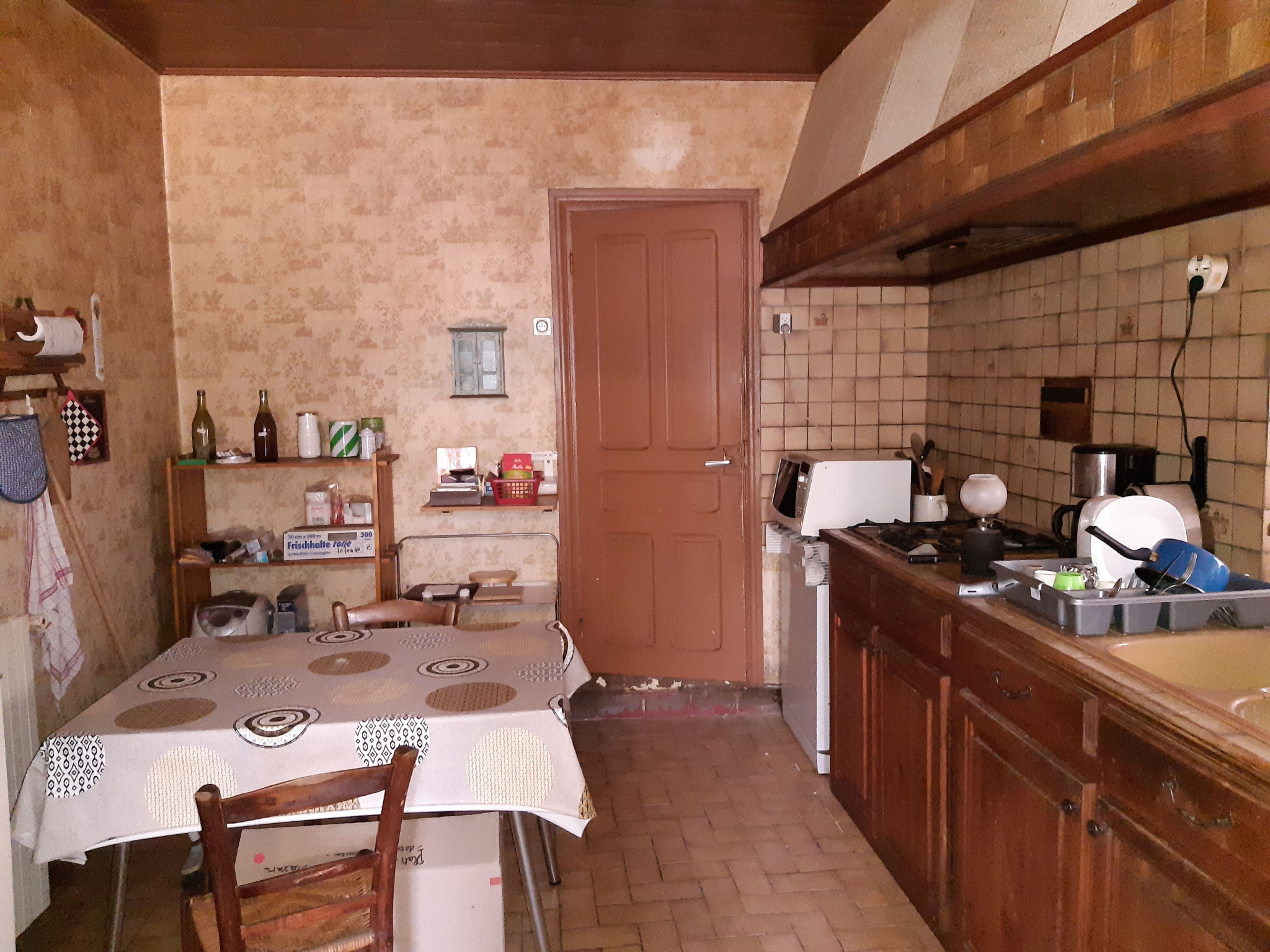 Maison en pierres avec local commercial