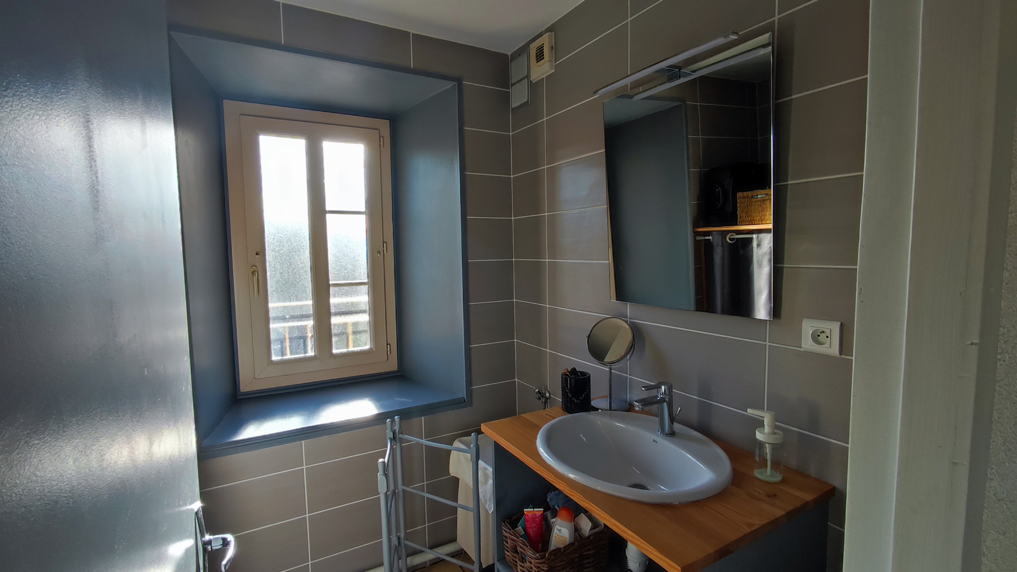 TENCE APPARTEMENT rénové au cœur du centre-ville.
