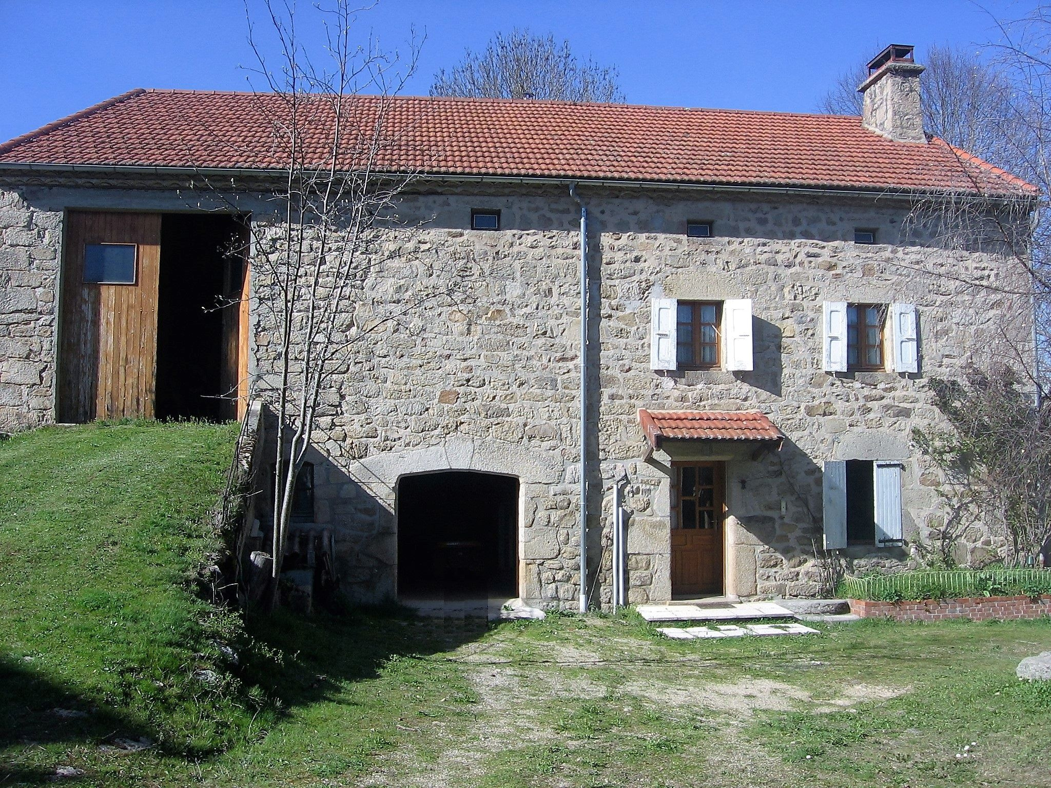Ancienne ferme rénovée avec terrain attenant