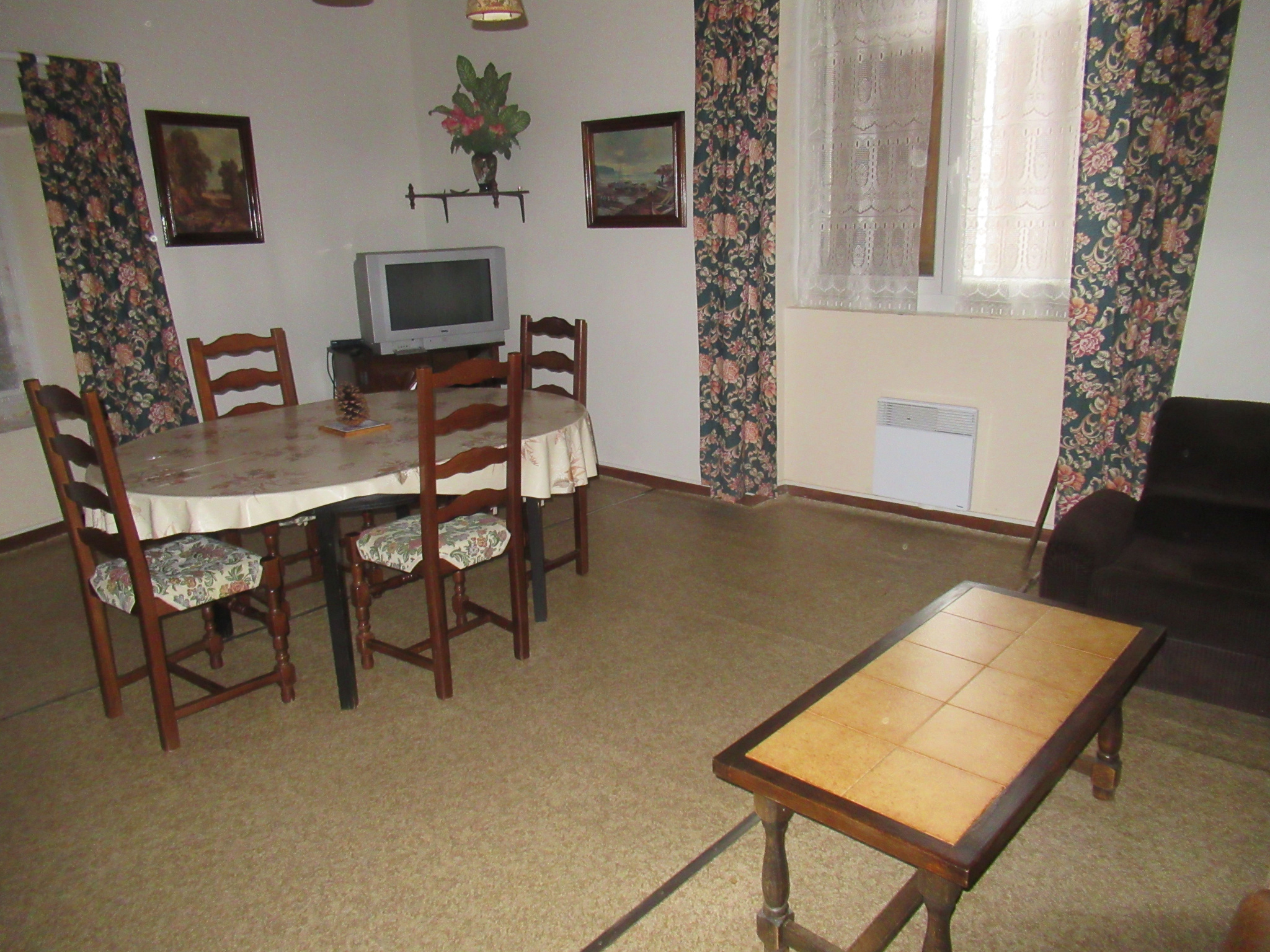 Maison comprenant trois appartements