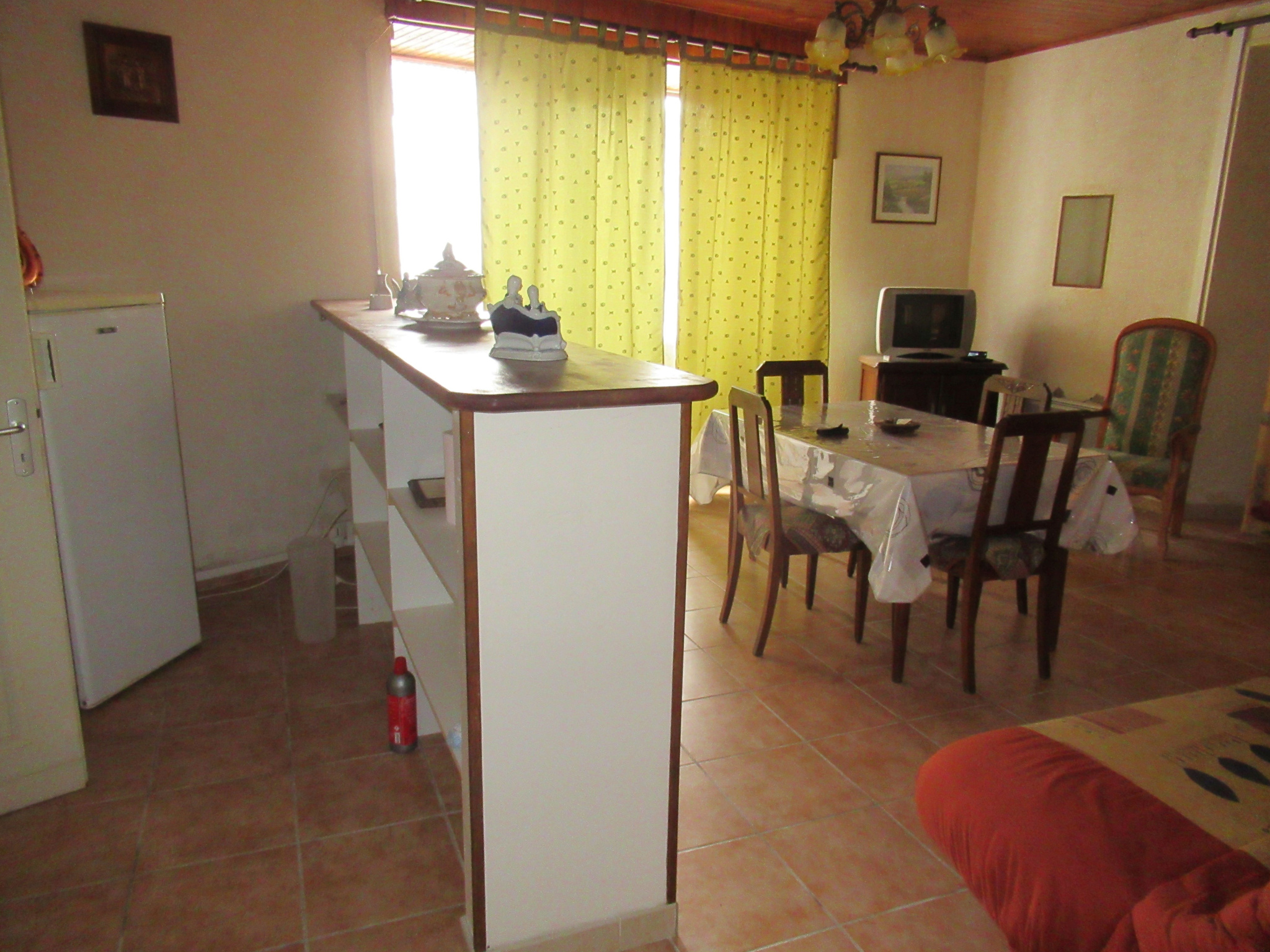 Maison comprenant trois appartements