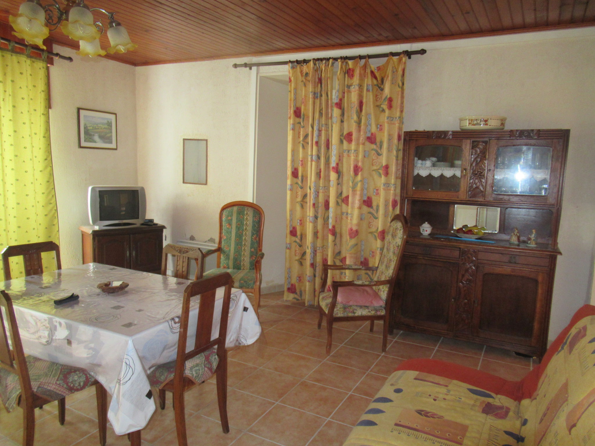 Maison comprenant trois appartements