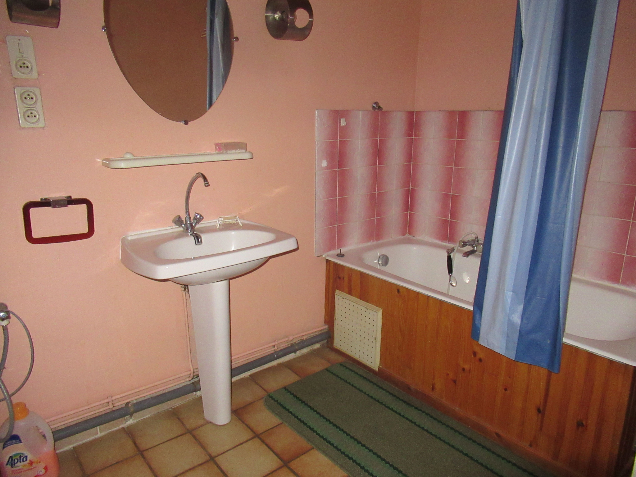 Maison comprenant trois appartements