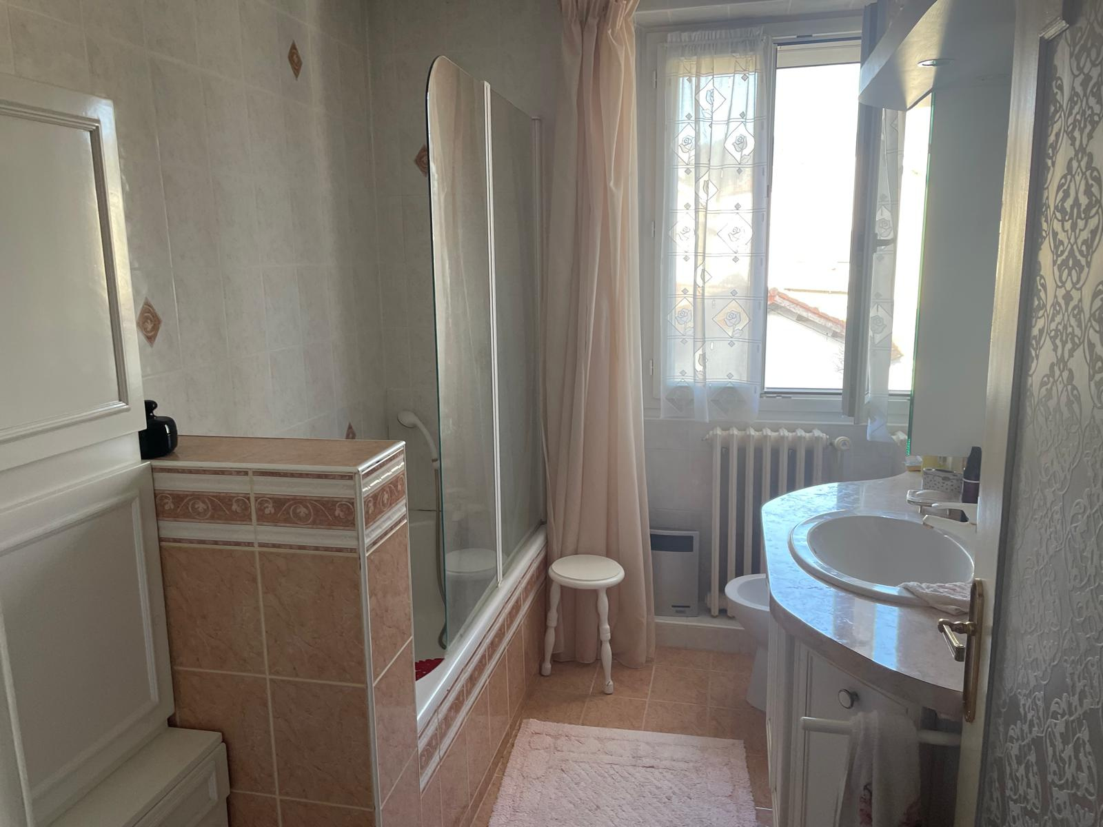 Immeuble avec terrain attenant