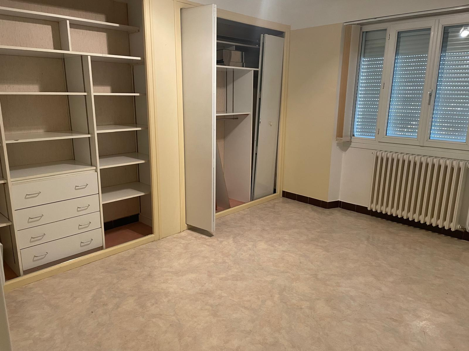 Immeuble avec terrain attenant