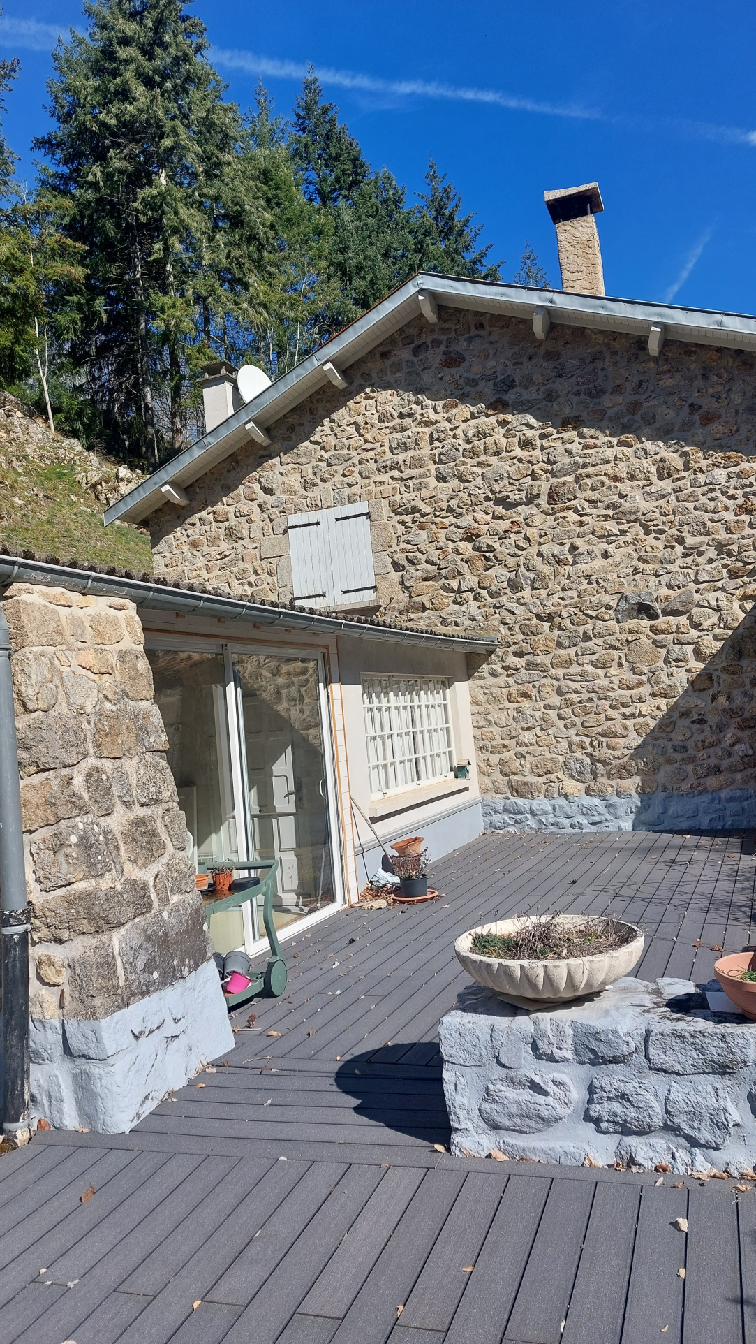 Maison en pierre avec grand terrain