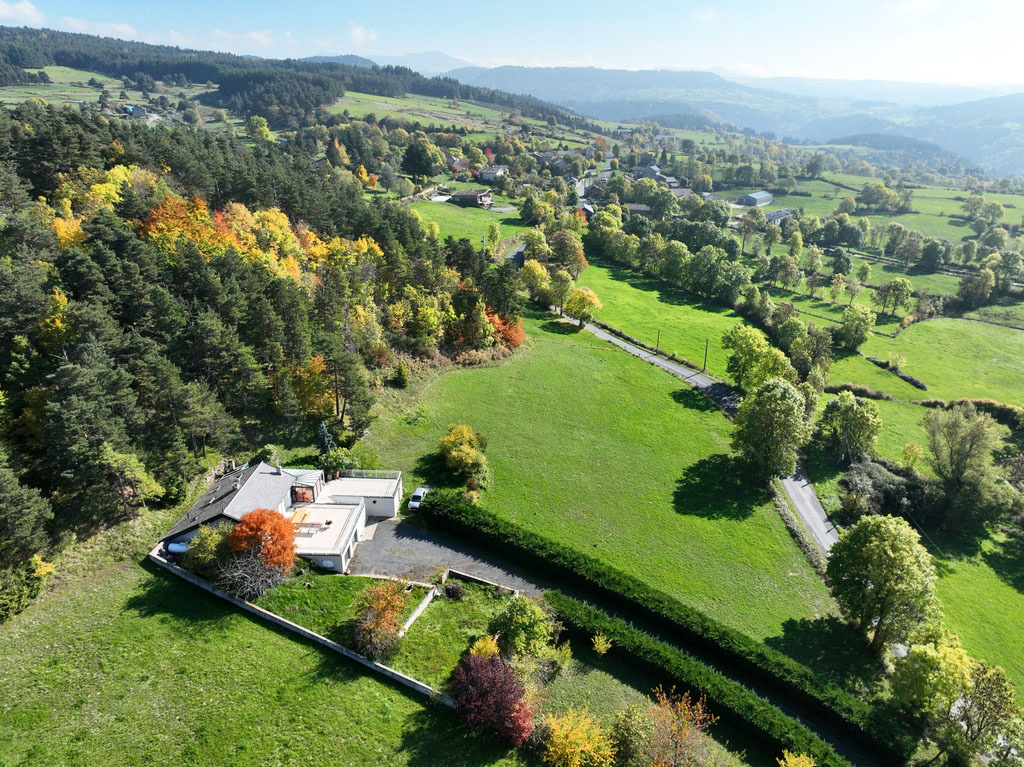 Maison Proche St Julien avec vue panoramique.
