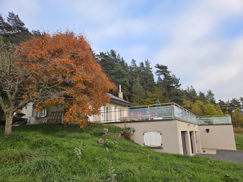 Maison Proche St Julien avec vue panoramique.
