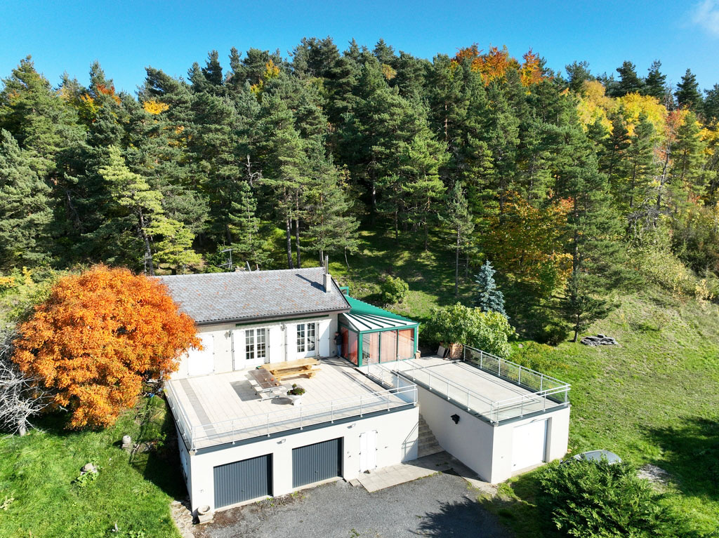 Maison Proche St Julien avec vue panoramique.